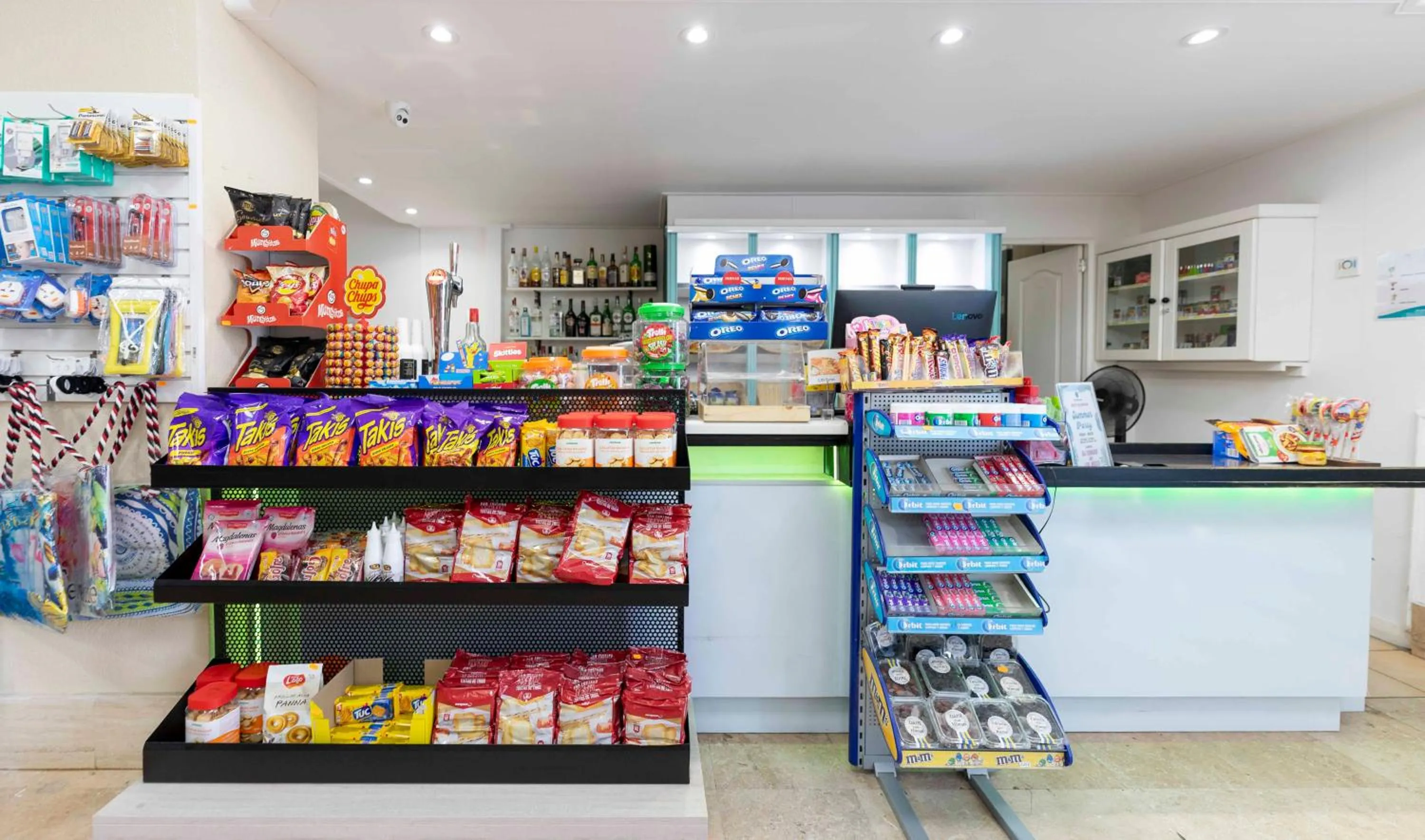 Property building in Ona Palm Beach