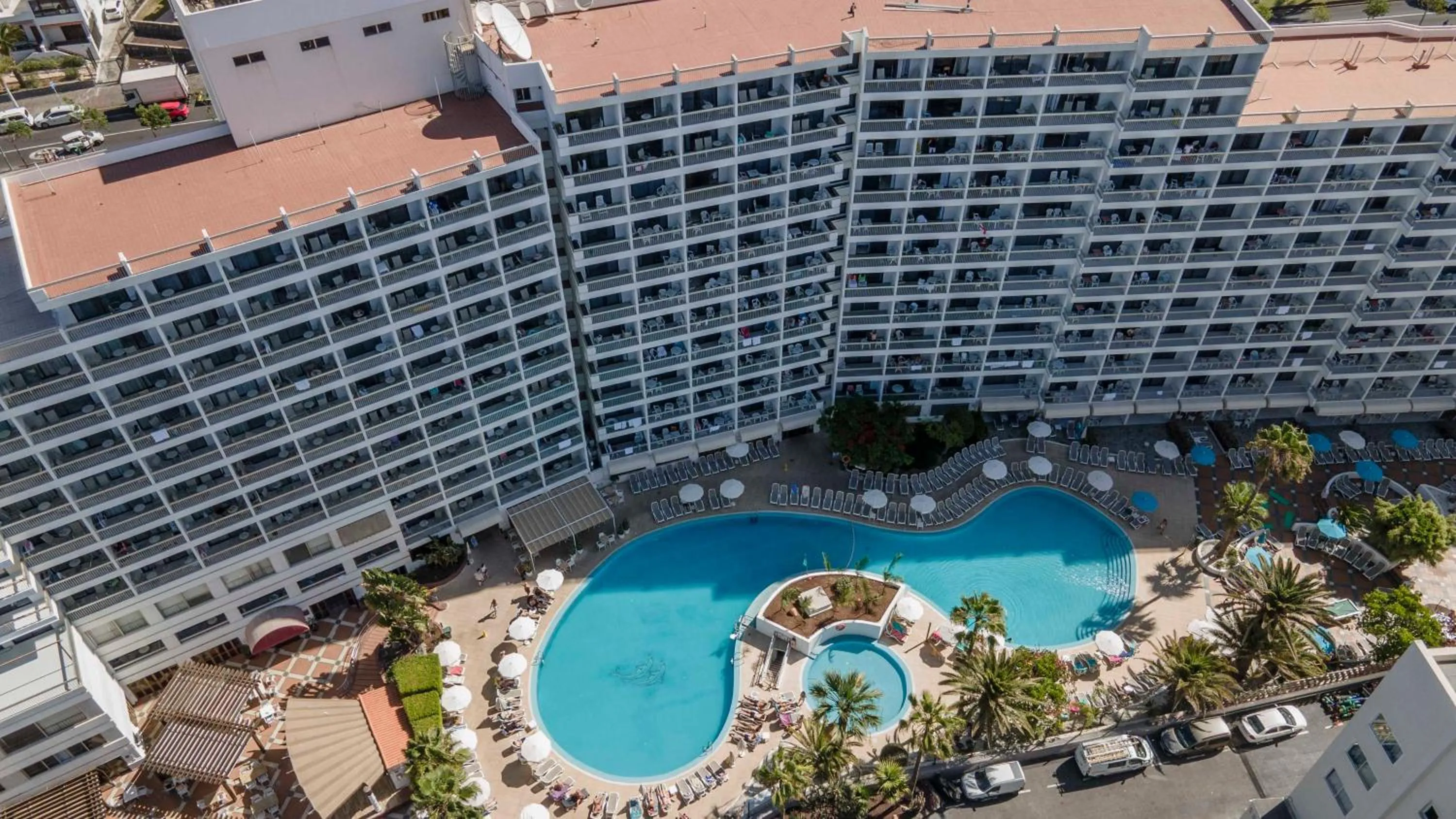 Property building in Ona Palm Beach