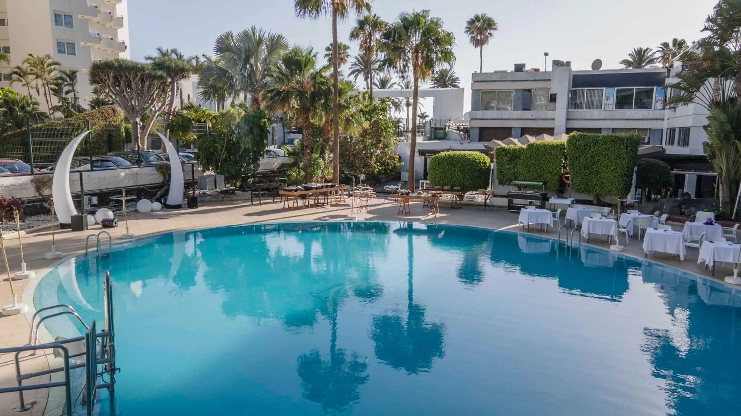 Swimming pool in Ona Palm Beach