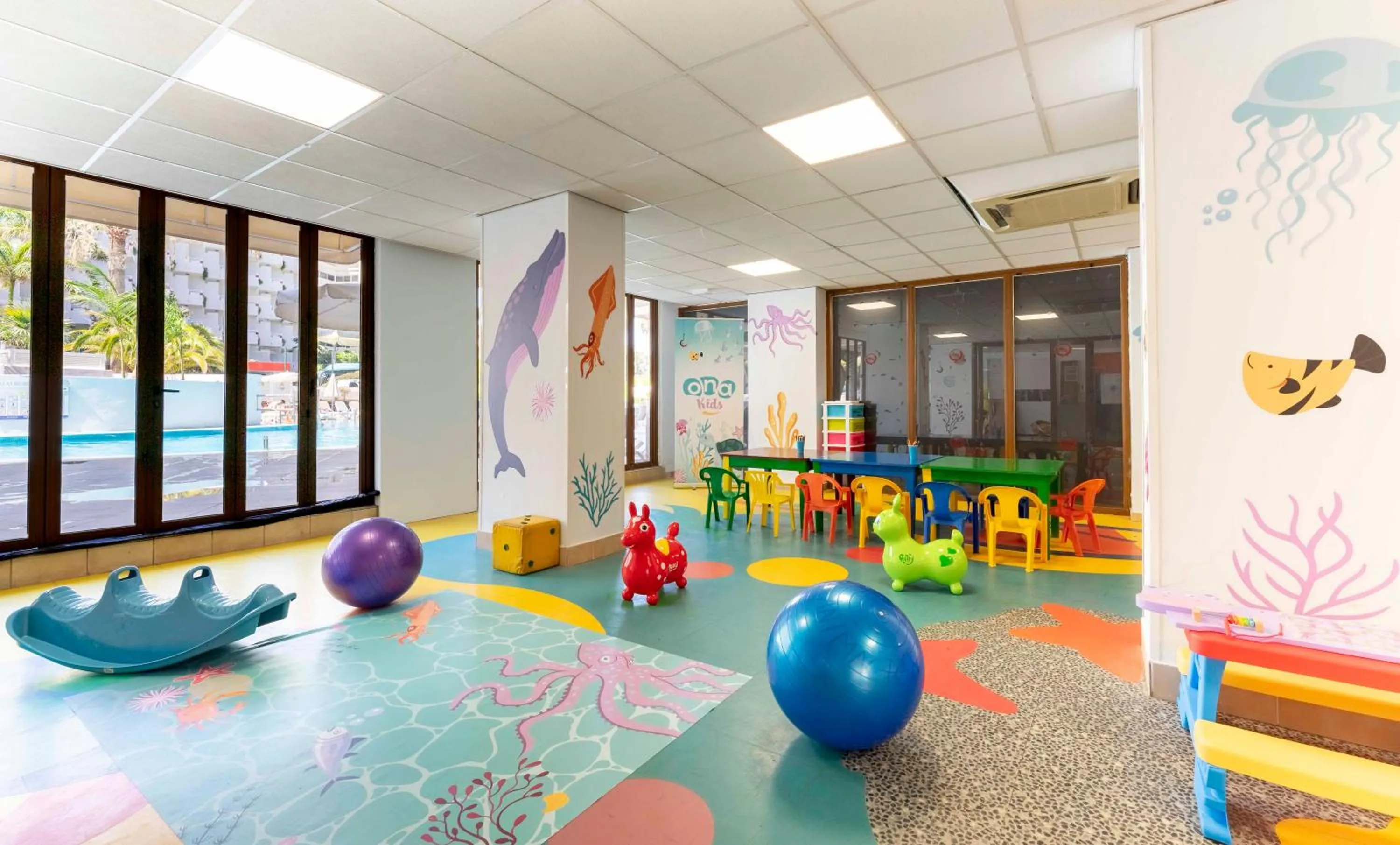 Property building in Ona Palm Beach