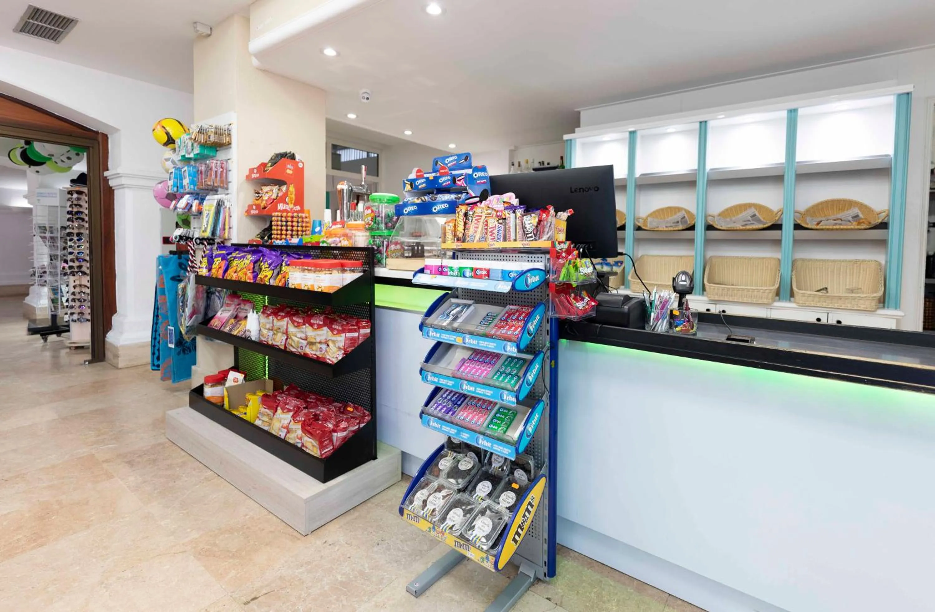 Property building in Ona Palm Beach