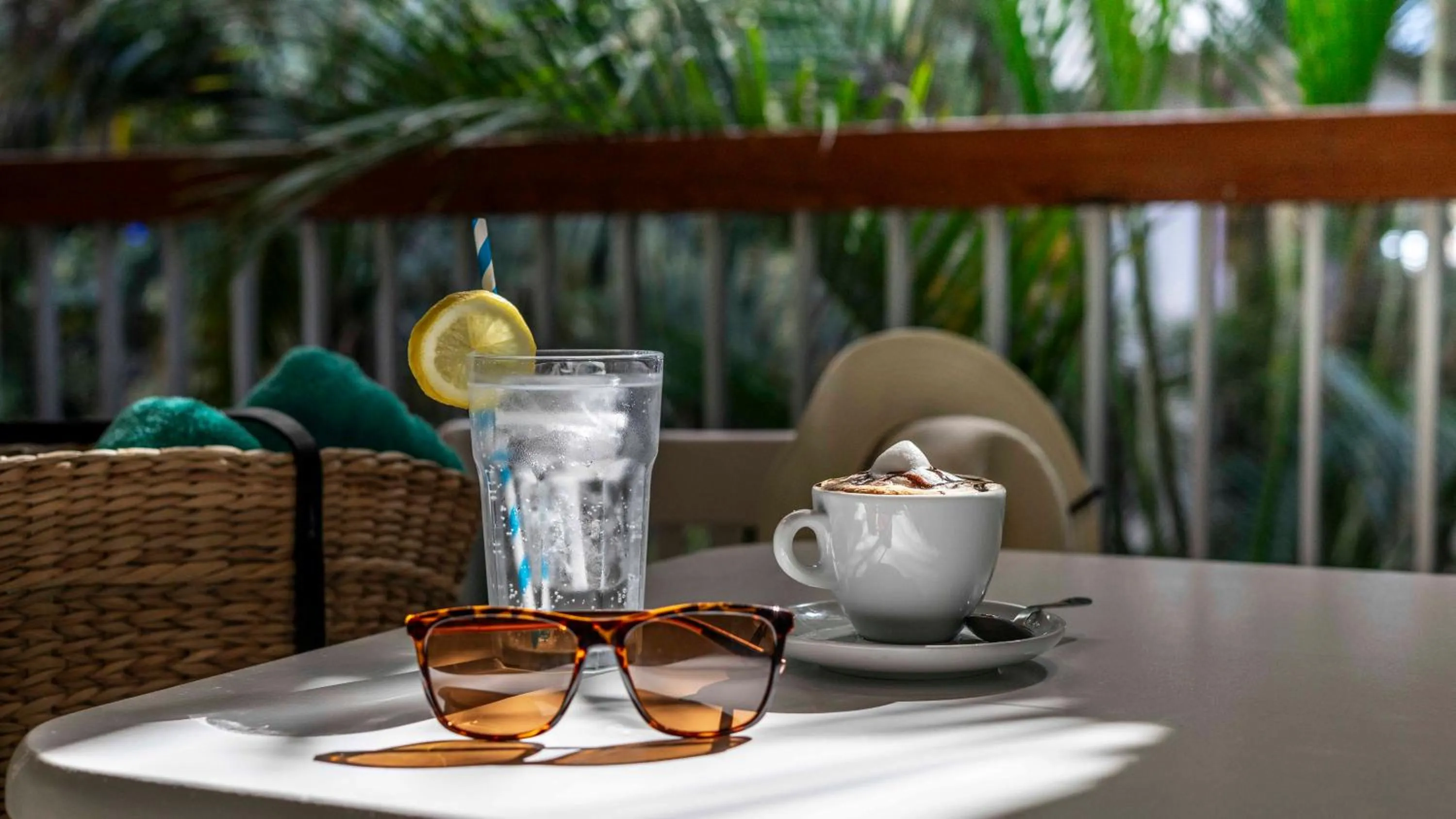 Property building in Ona Palm Beach