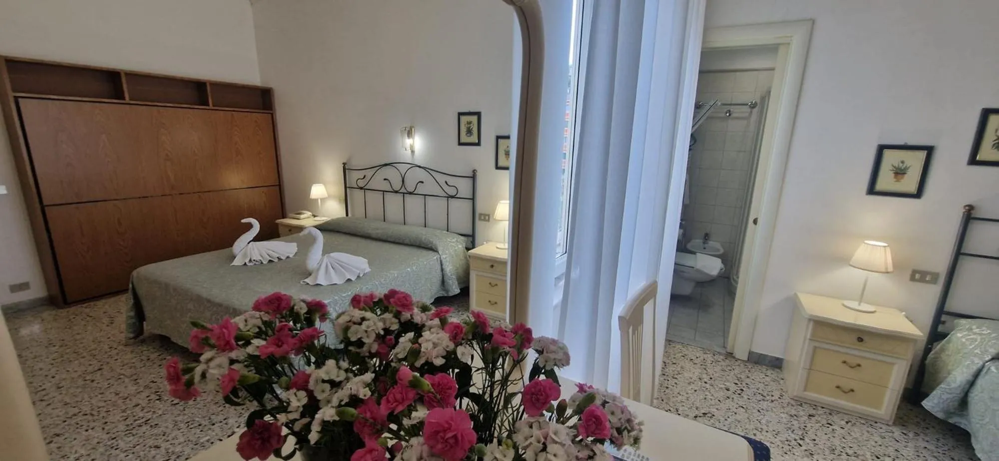 Photo of the whole room in Hotel Dora