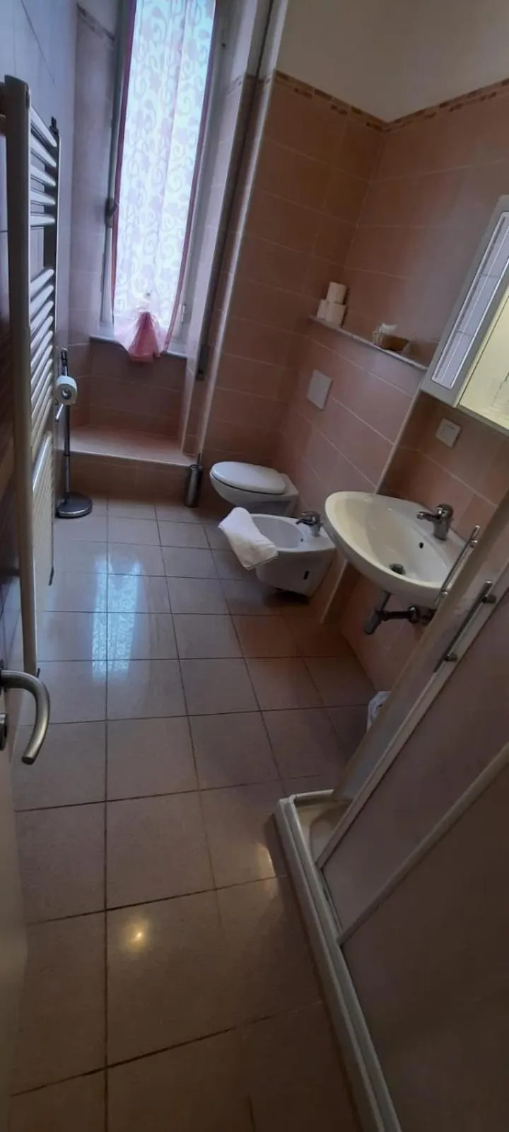 Bathroom in Hotel Dora