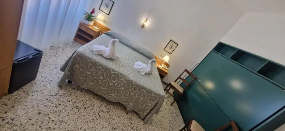 Photo of the whole room in Hotel Dora