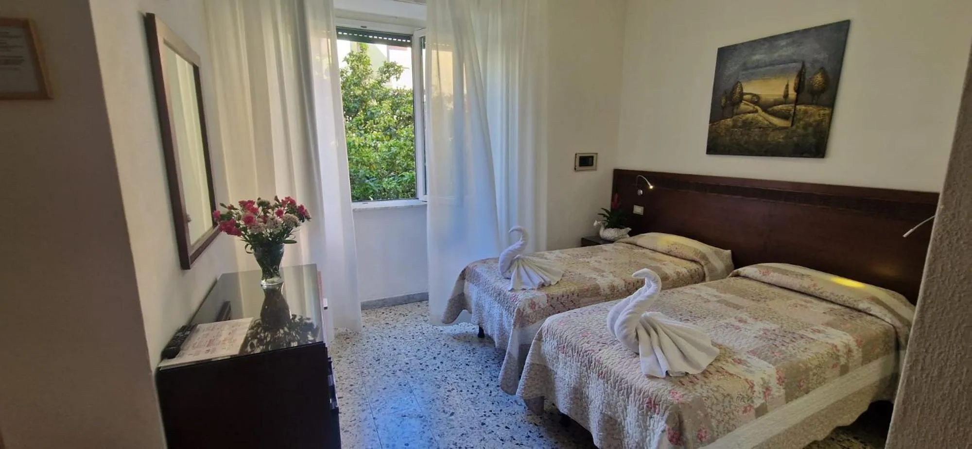 Photo of the whole room in Hotel Dora