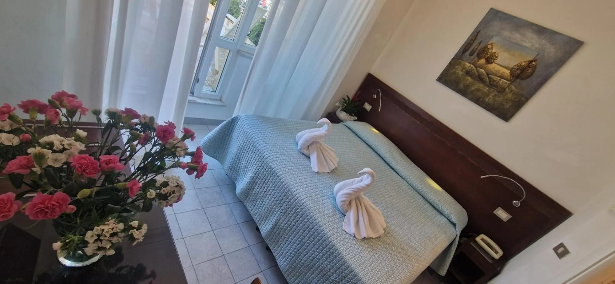 Photo of the whole room in Hotel Dora