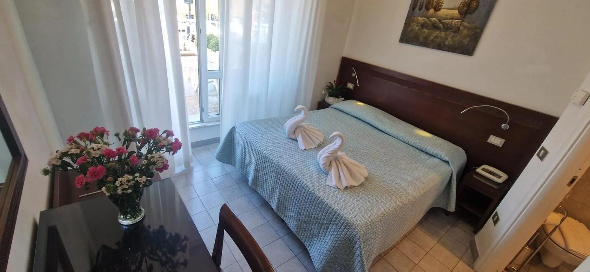 Photo of the whole room in Hotel Dora