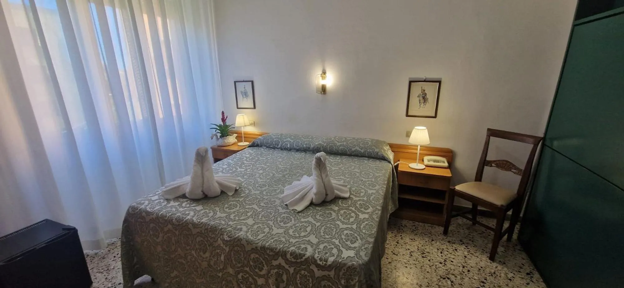 Photo of the whole room in Hotel Dora