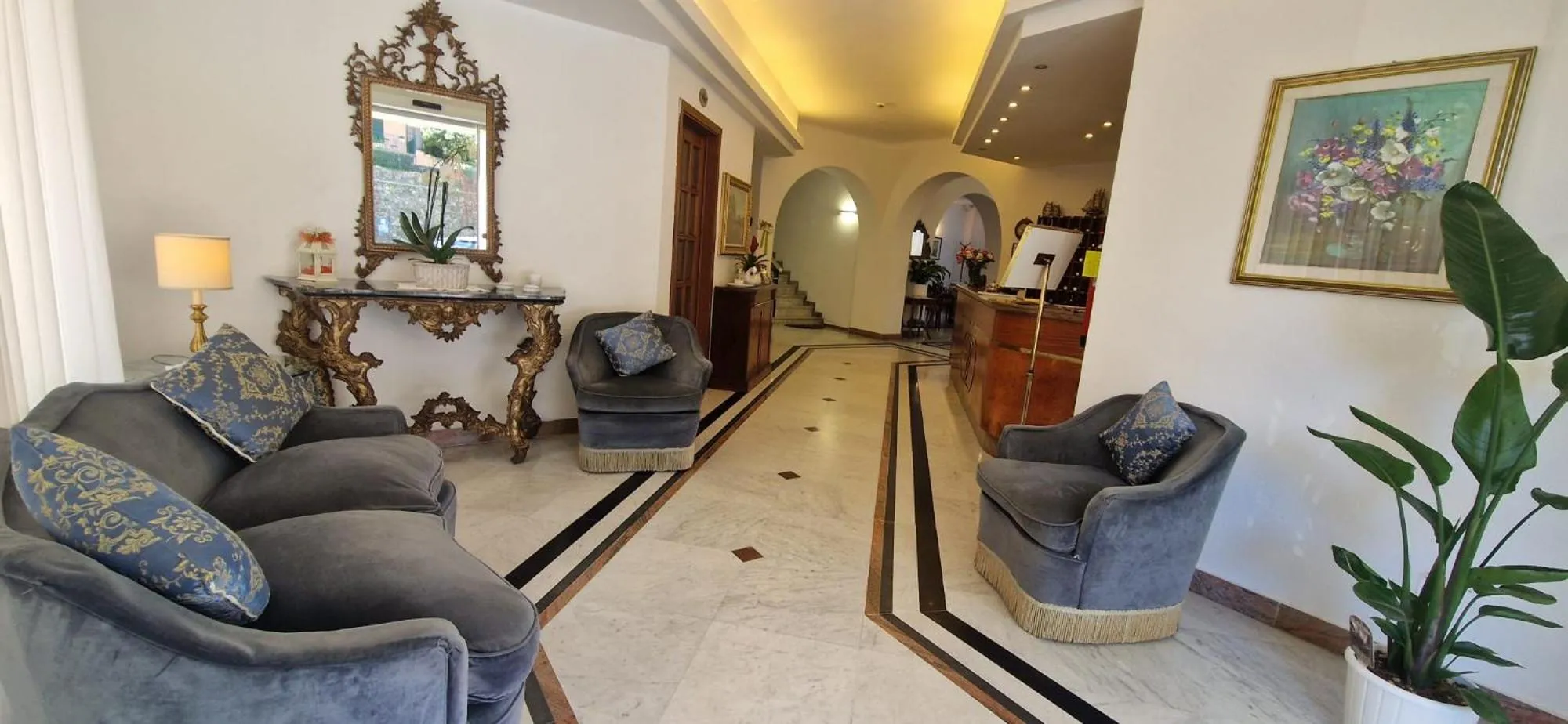 Seating area in Hotel Dora