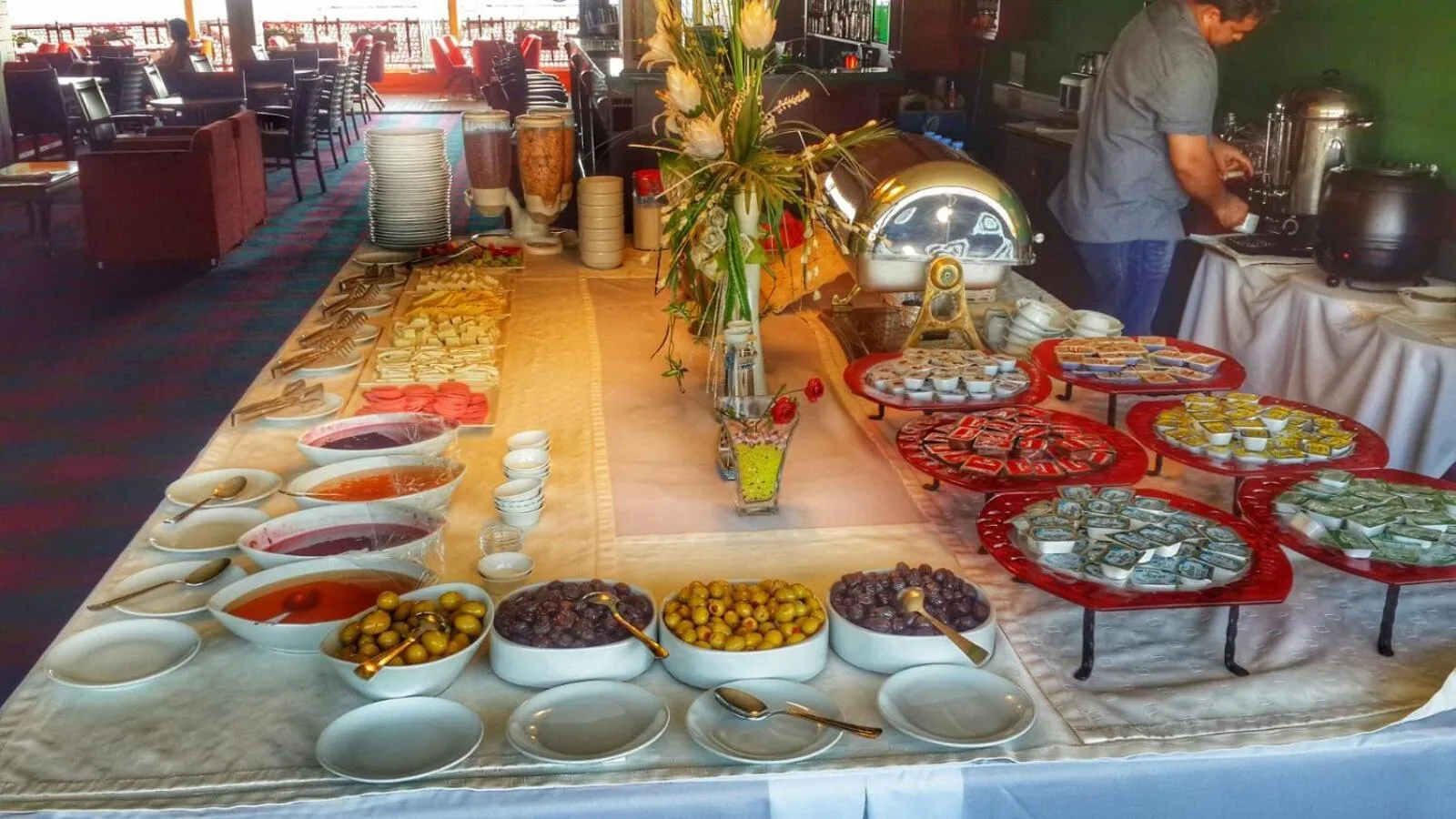 Buffet breakfast in Atlıhan Hotel