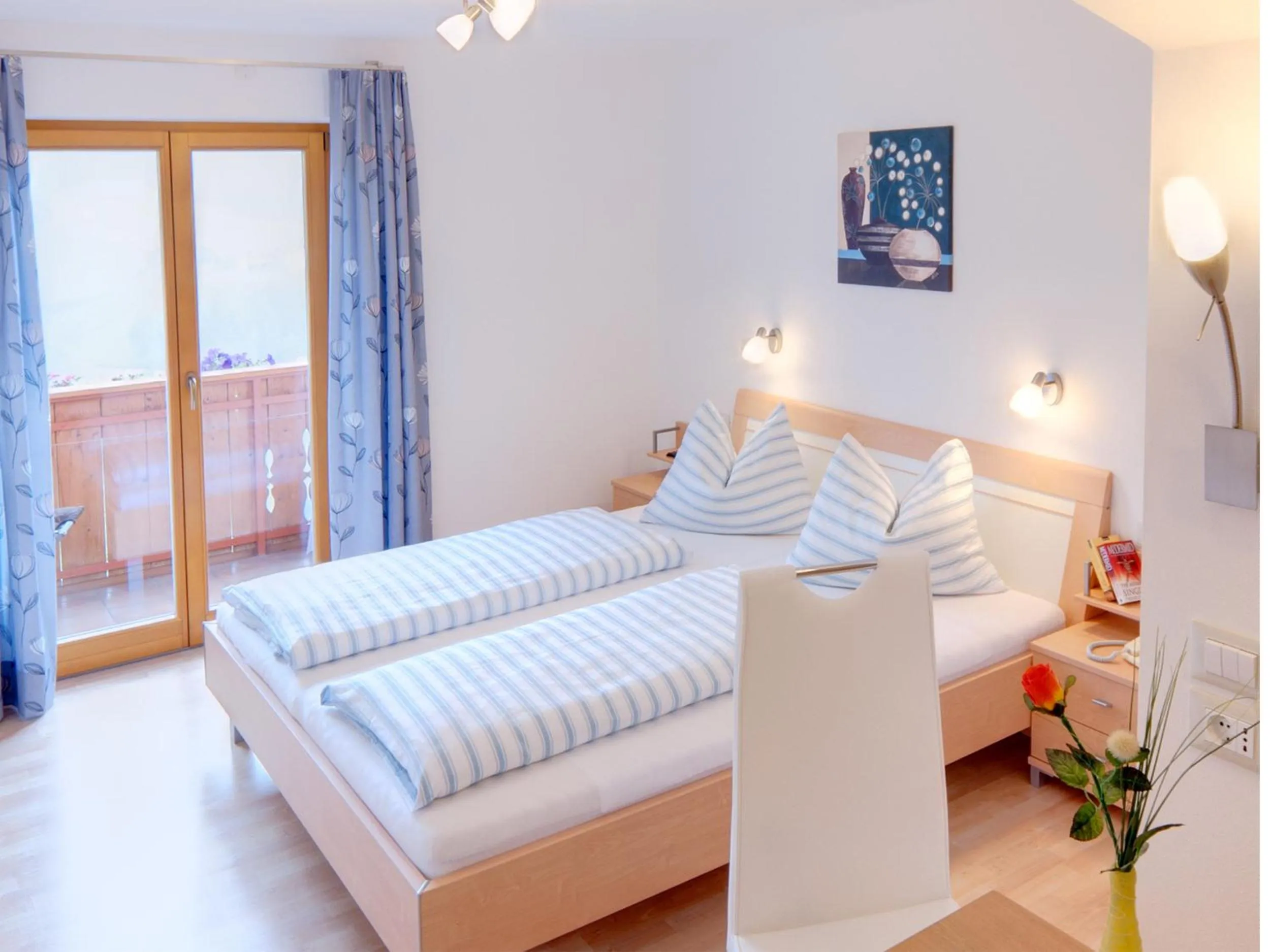 Photo of the whole room, Bed in Residence Töglhof