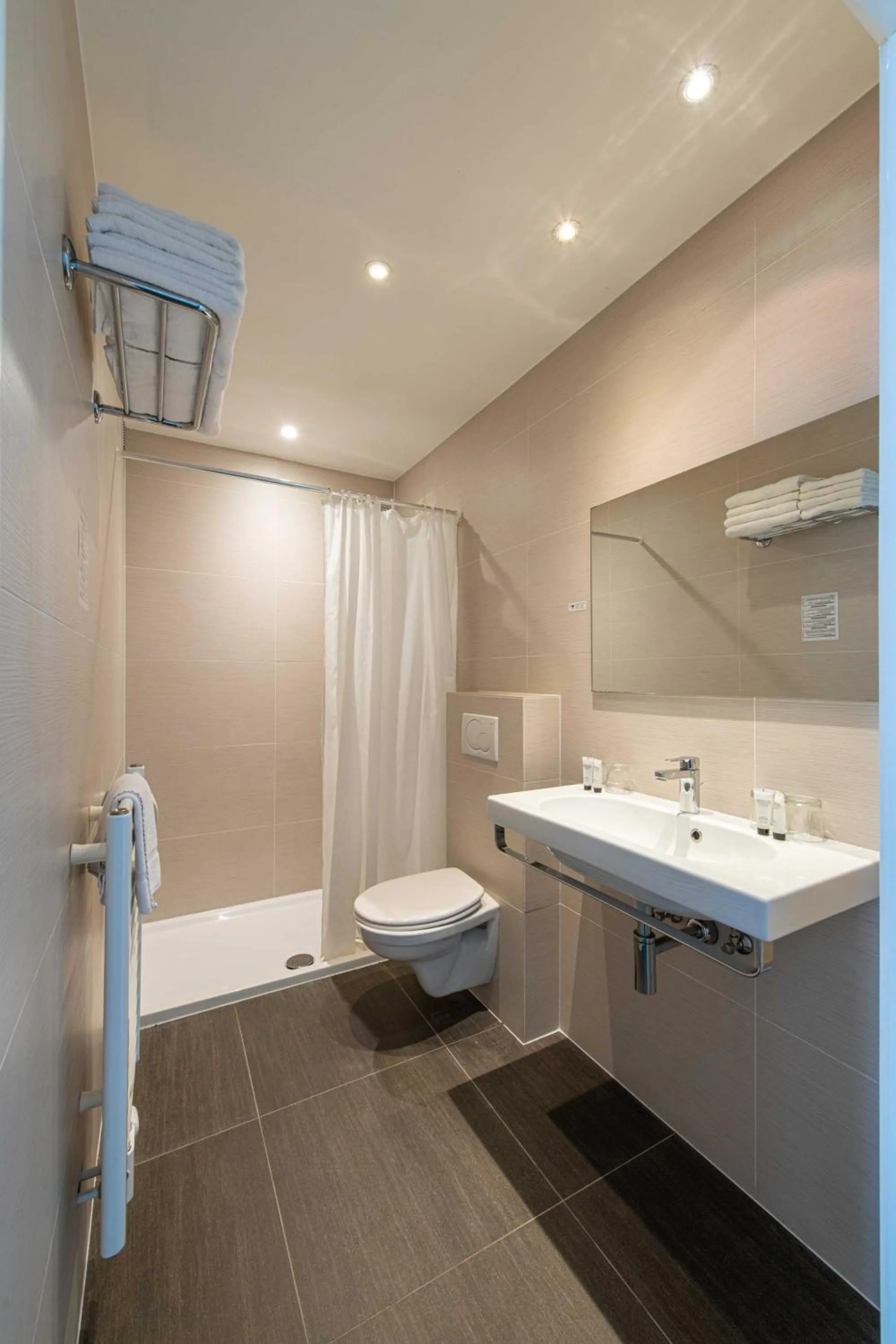 Shower in Hotel Sabot D'Or