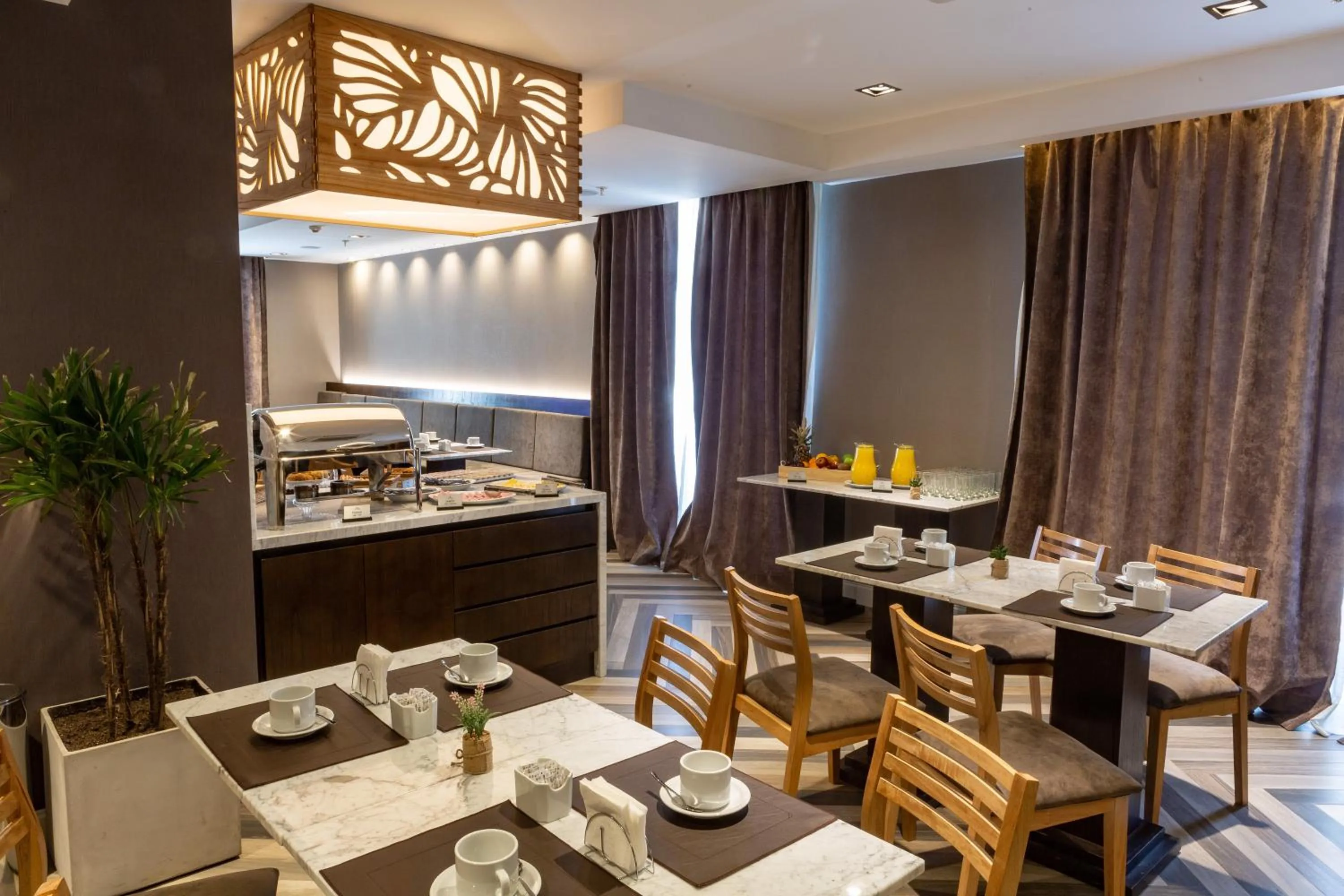 Communal lounge/ TV room in Fuente Mayor Hotel Centro