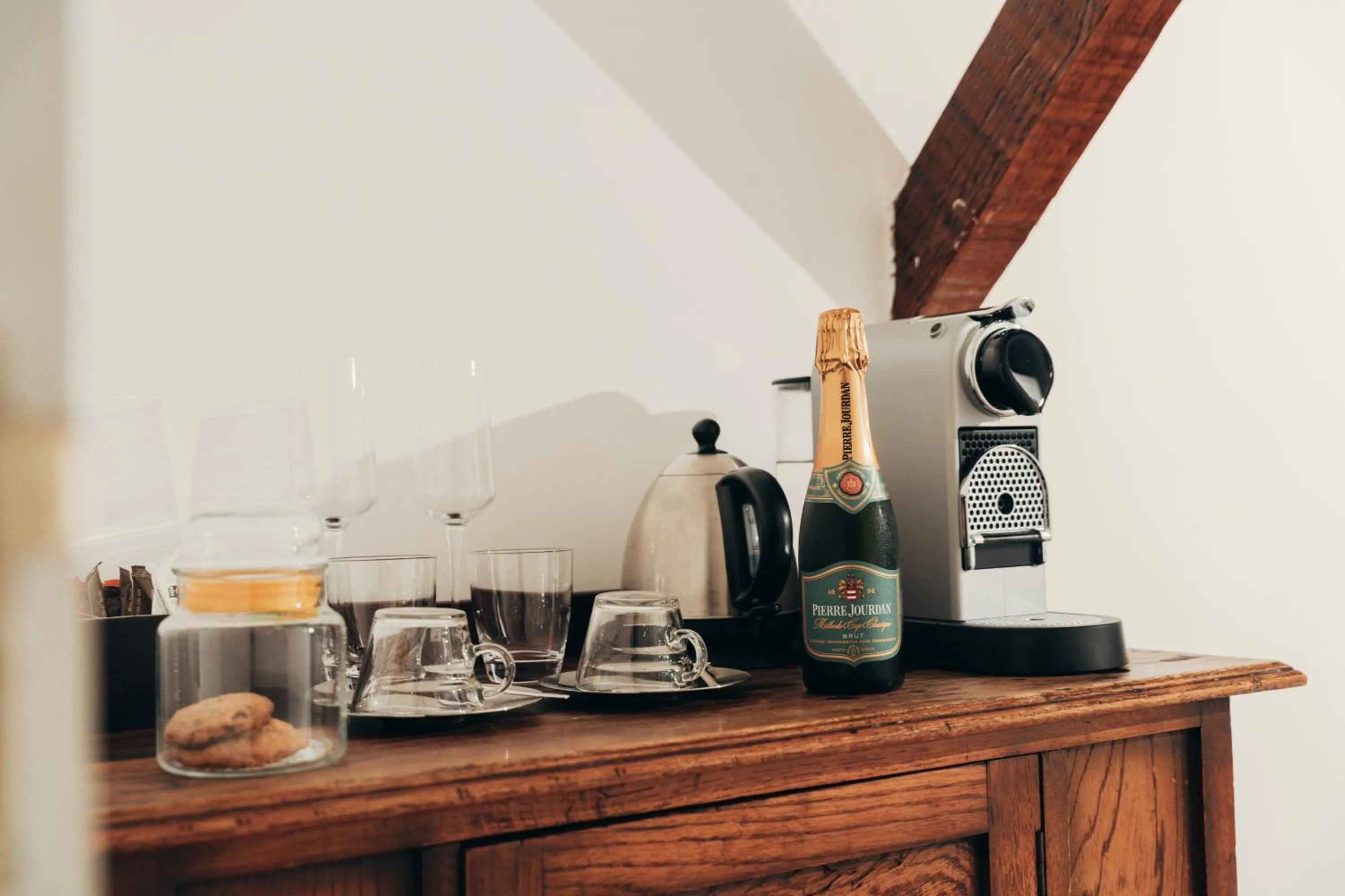 Coffee/tea facilities in Les Chambres Guest House
