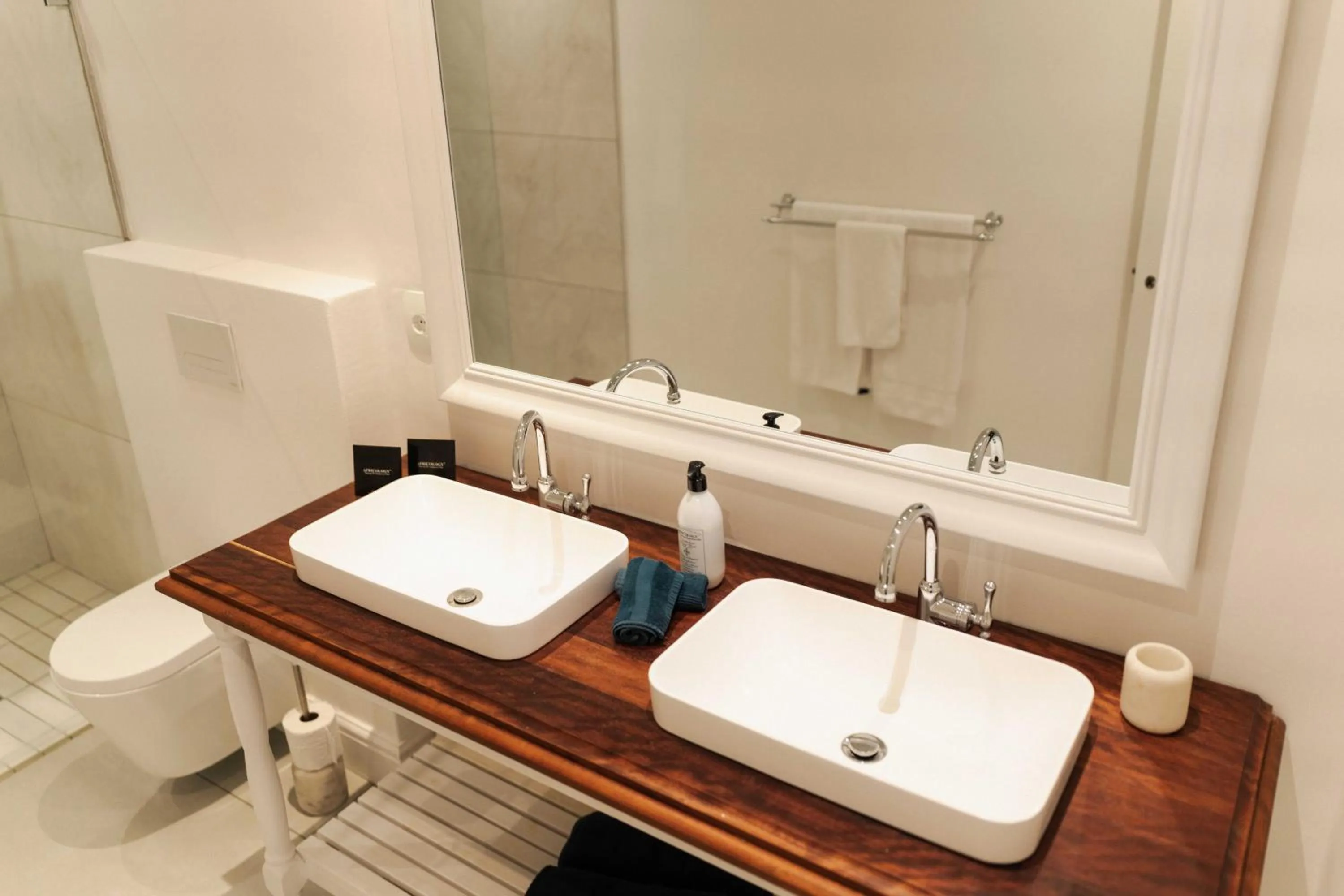 Bathroom in Les Chambres Guest House