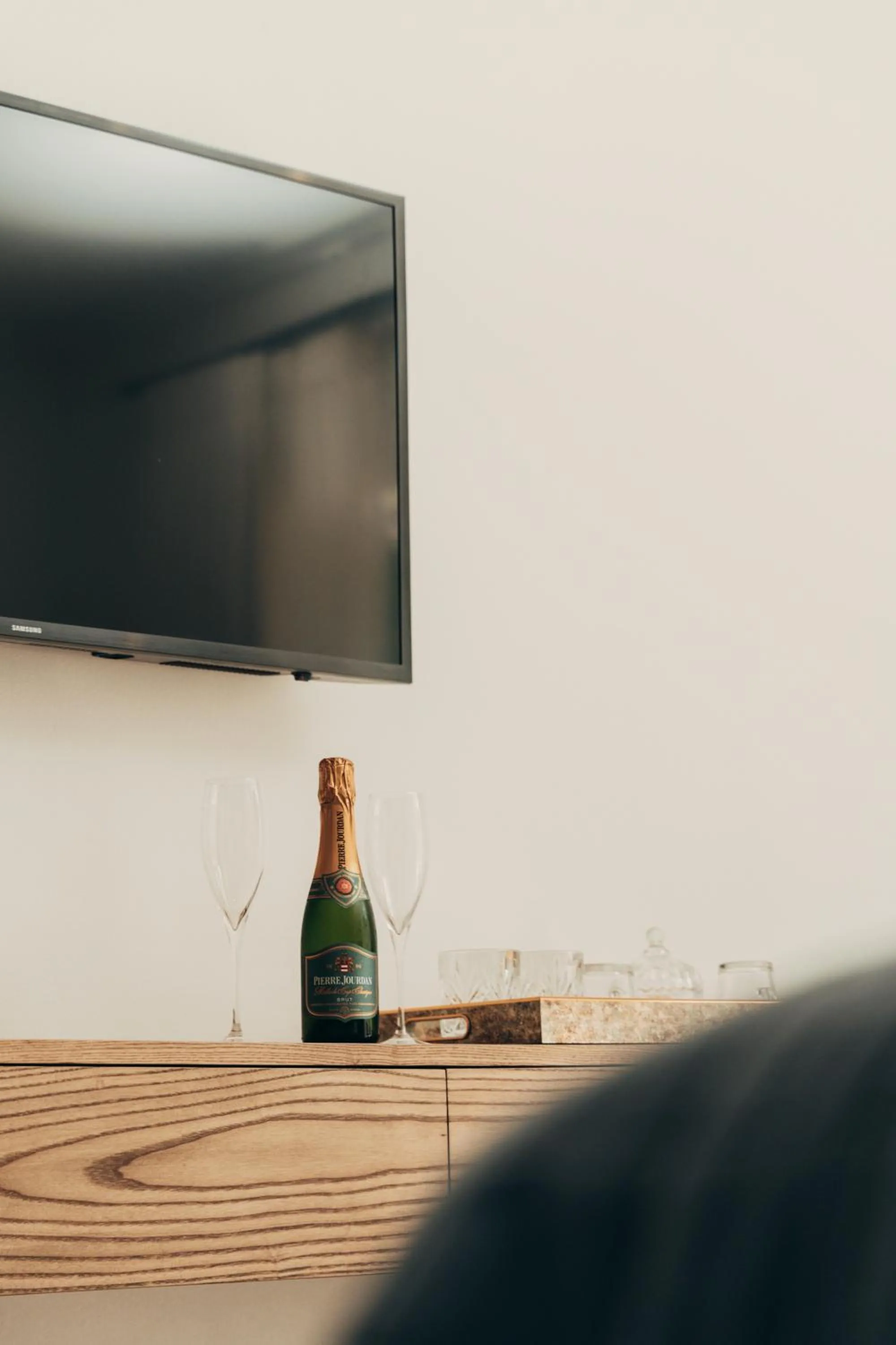 TV and multimedia in Les Chambres Guest House