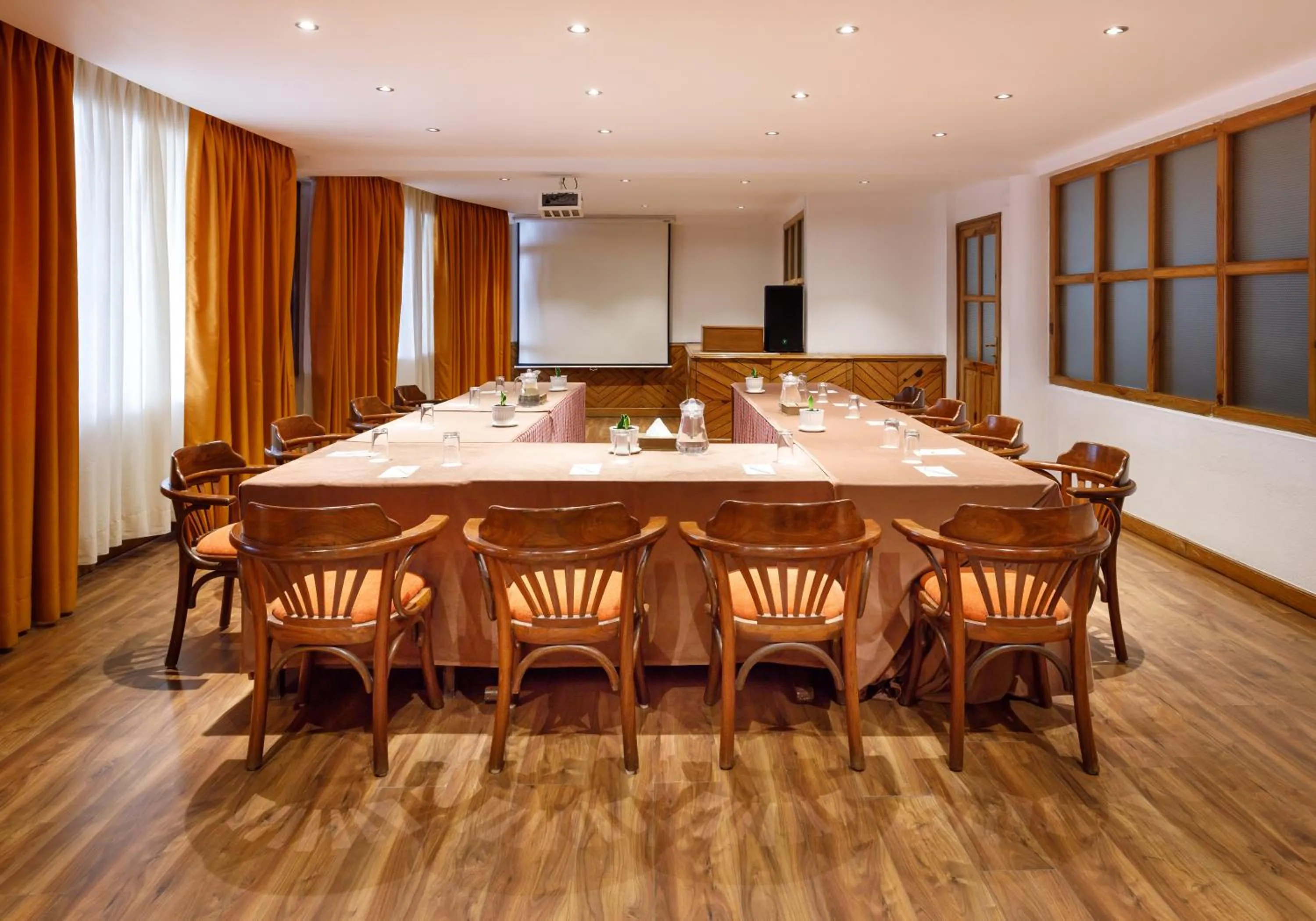Meeting/conference room in Club Himalaya, by ACE Hotels
