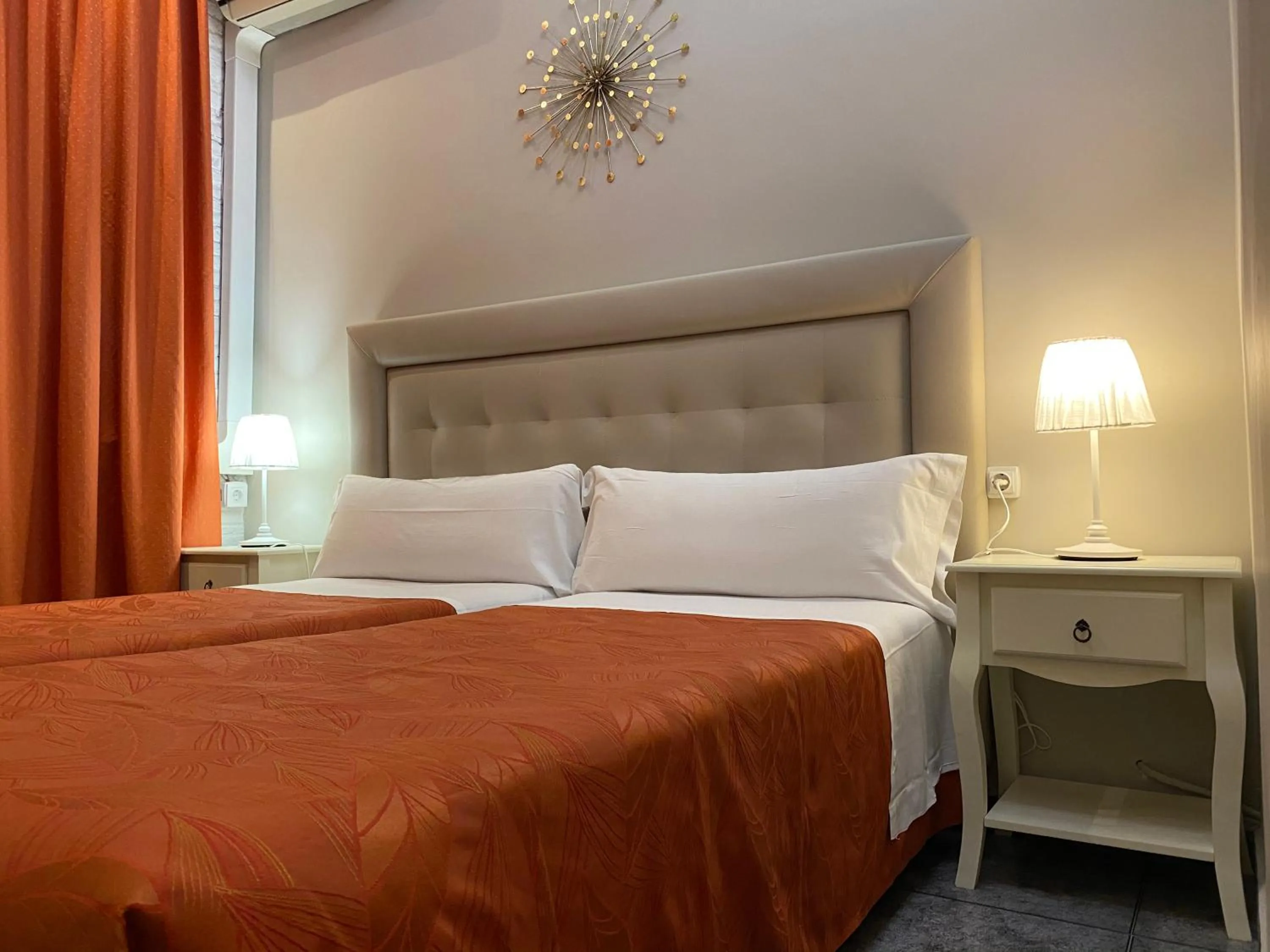 Bed in Hostal Orleans