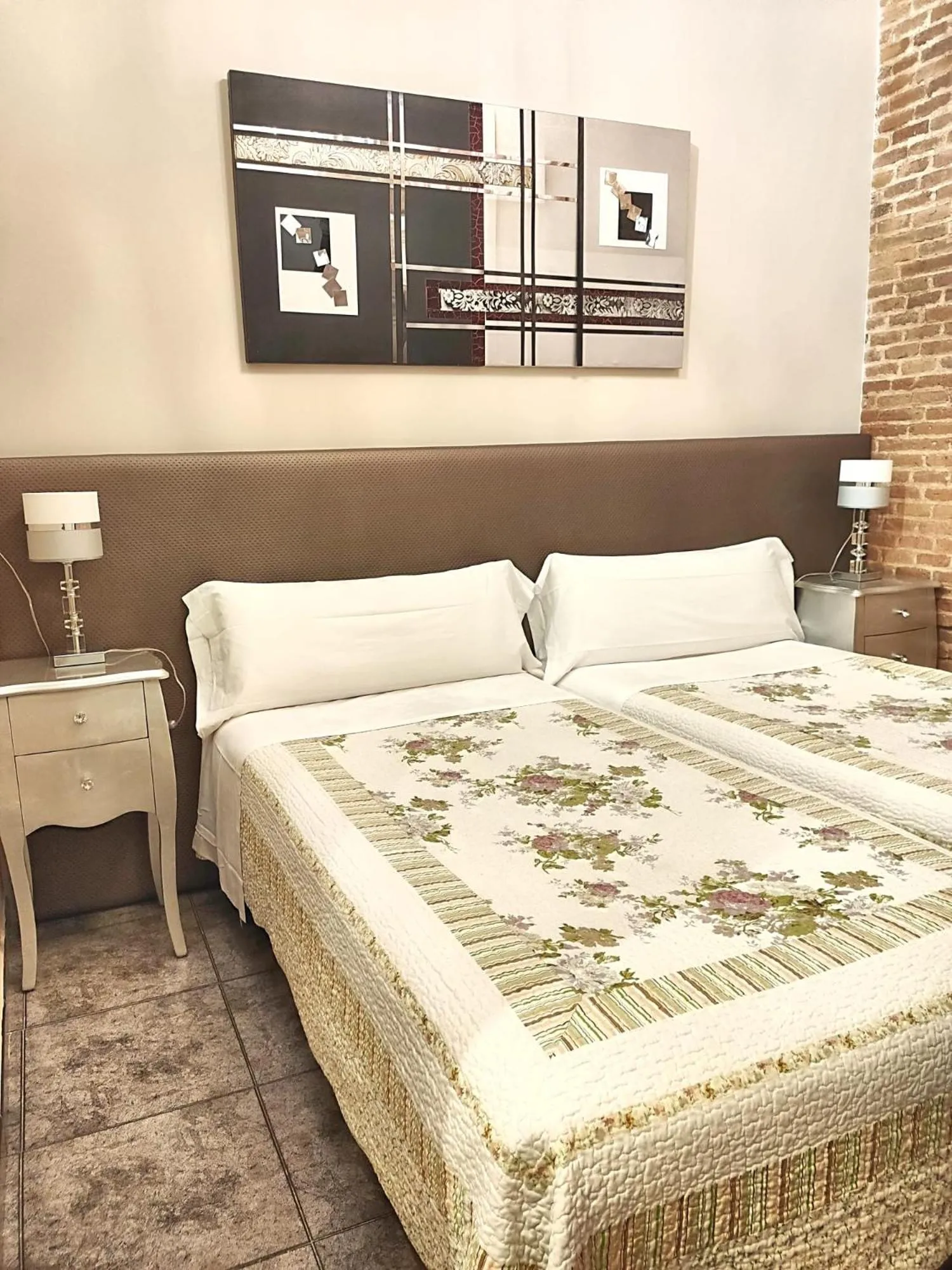 Bed in Hostal Orleans