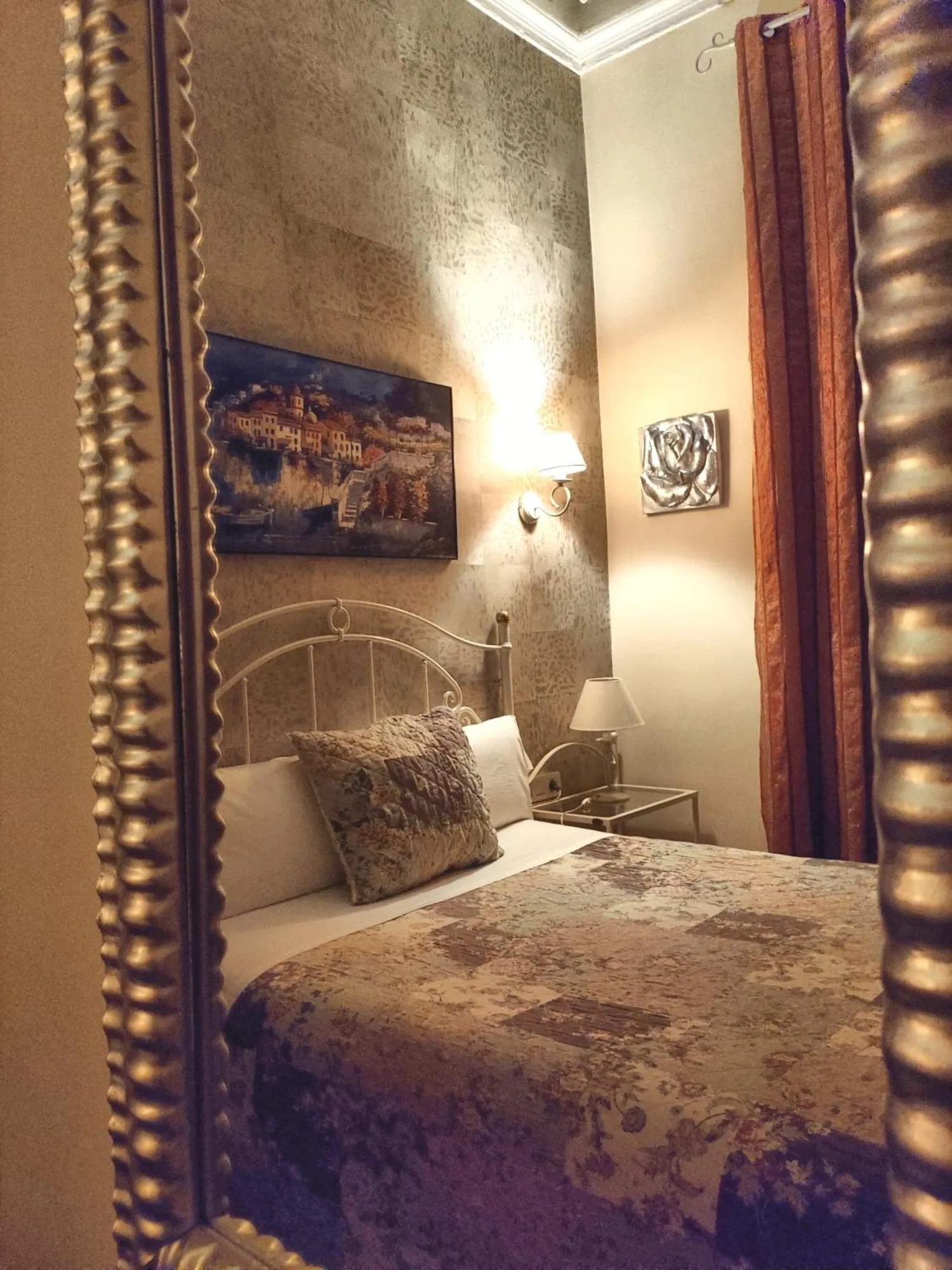 Bed in Hostal Orleans