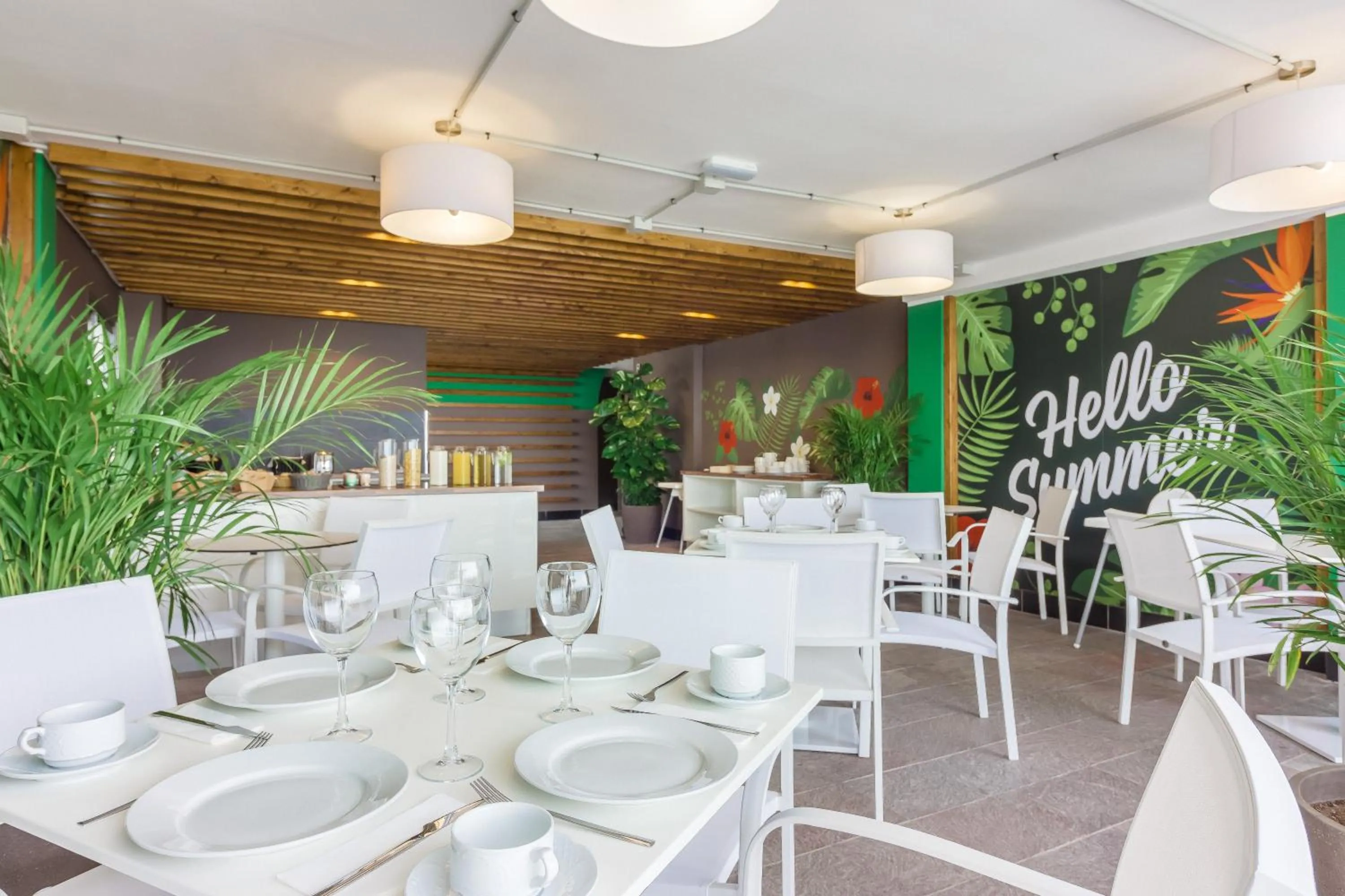 Restaurant/places to eat in Klayman Diamond Aparthotel