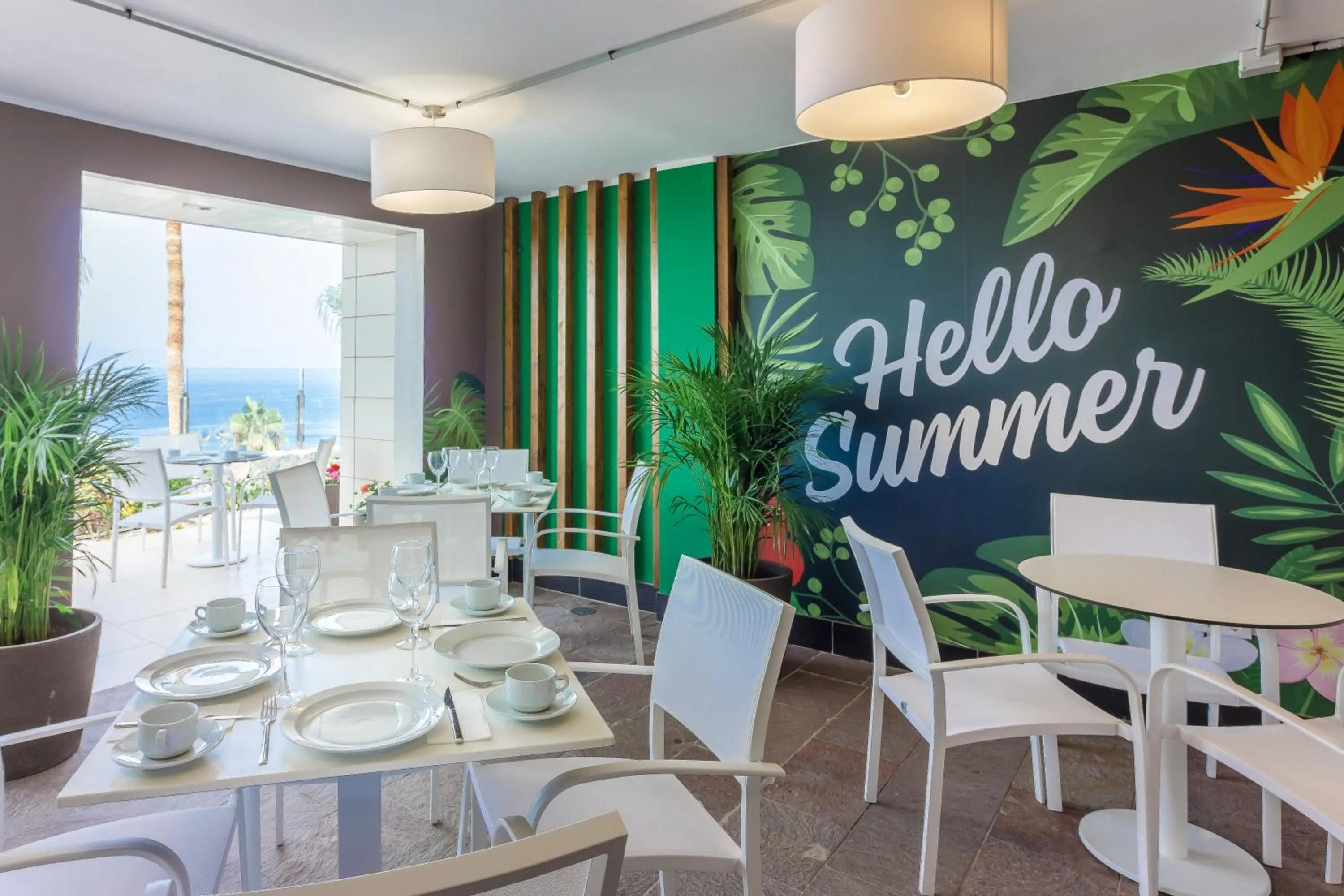 Restaurant/places to eat in Klayman Diamond Aparthotel