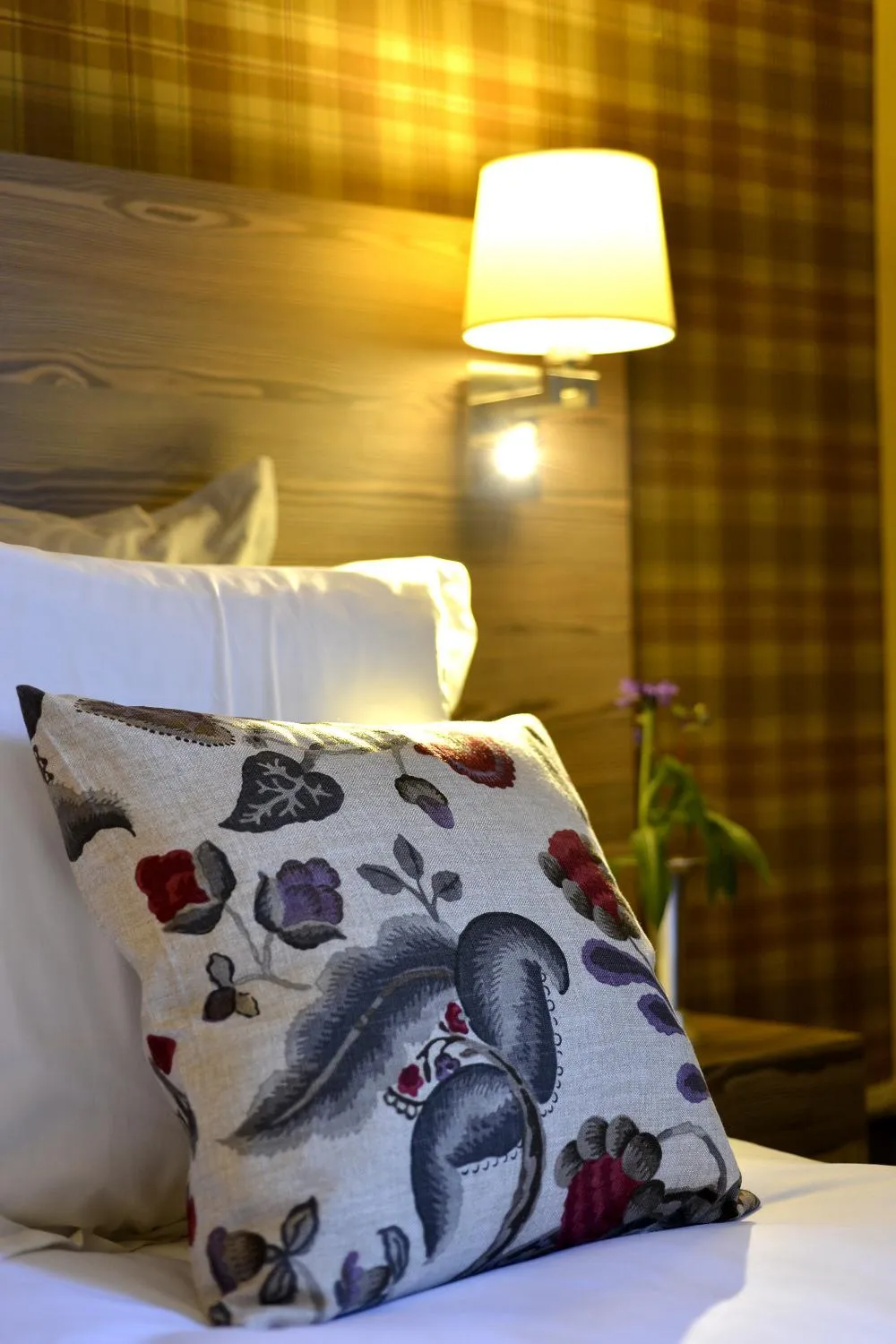 Decorative detail, Bed in Hôtel de France