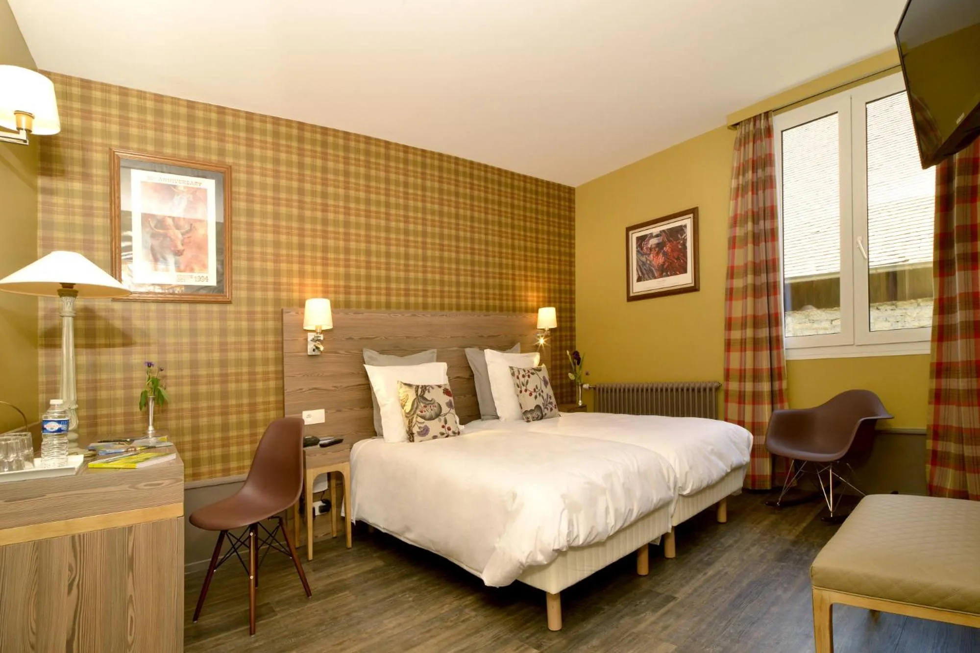 Day, Bed in Hôtel de France