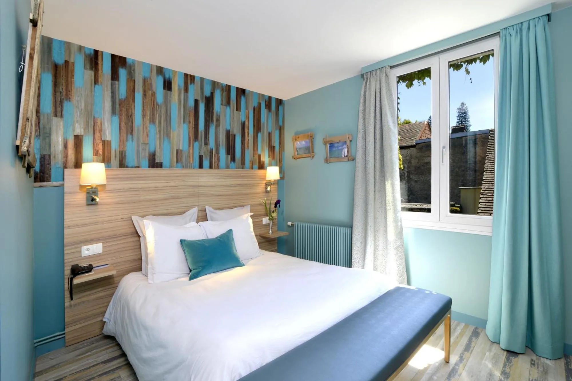 Photo of the whole room, Bed in Hôtel de France