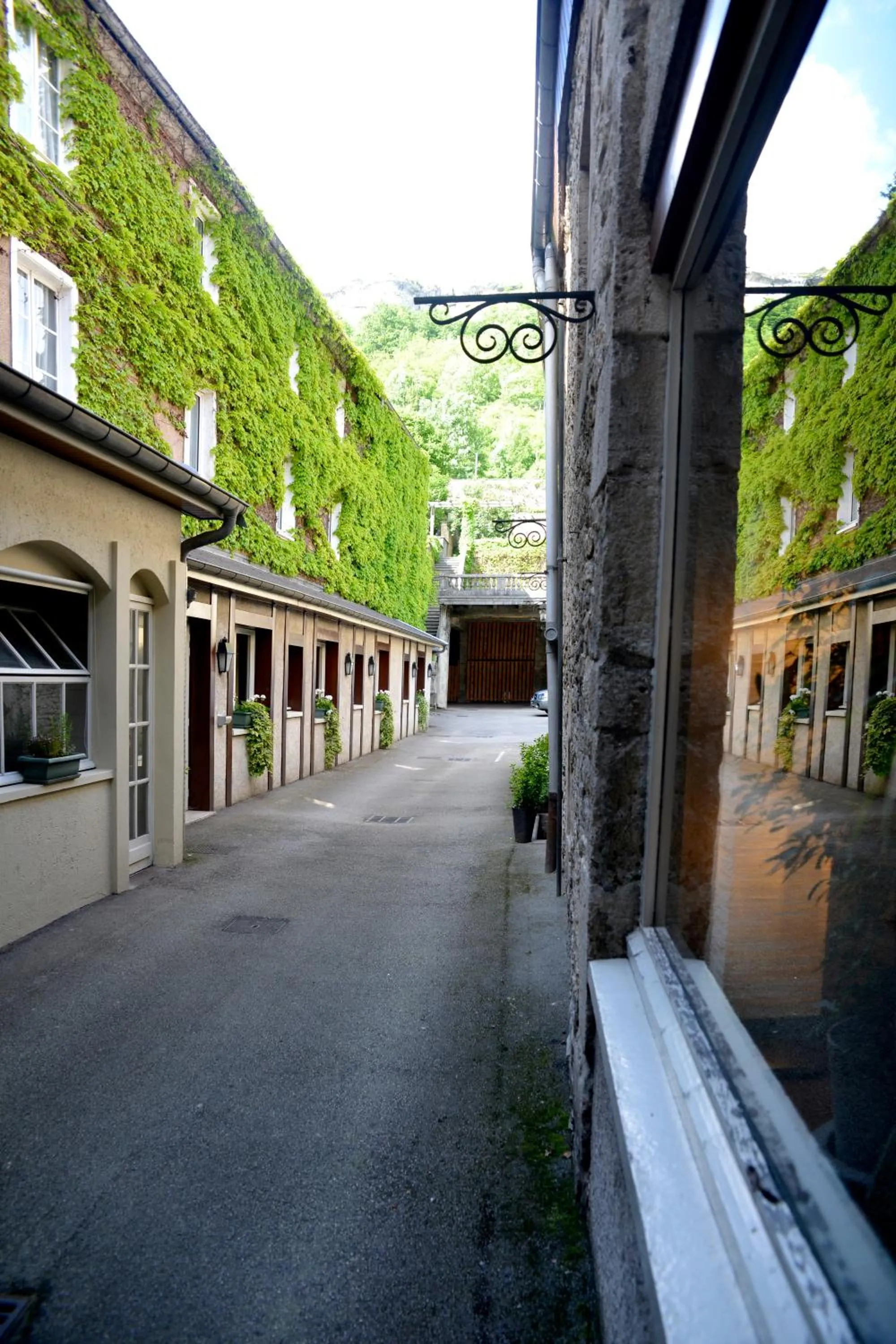 Facade/entrance in Hôtel de France