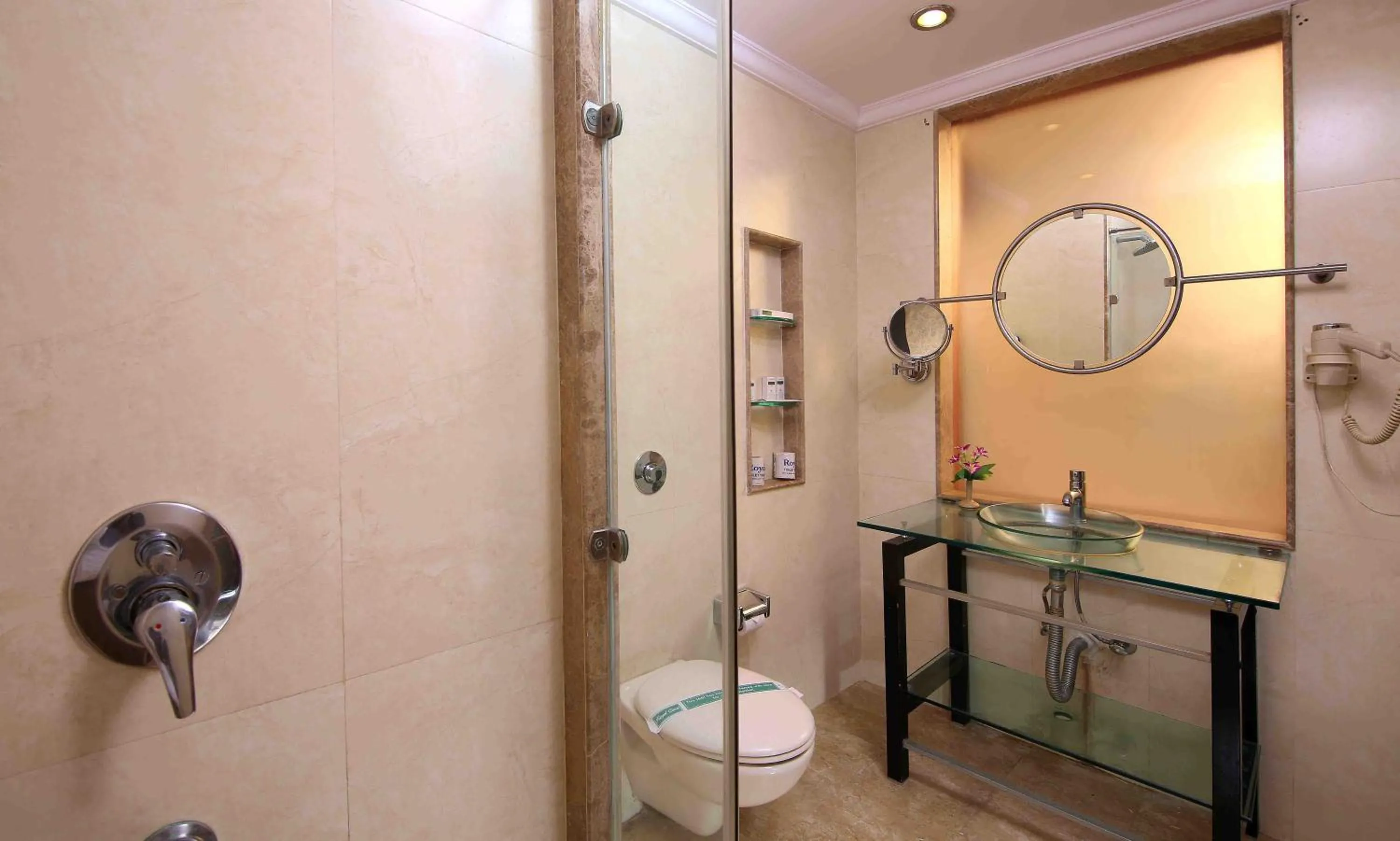 Bathroom in Royal Court