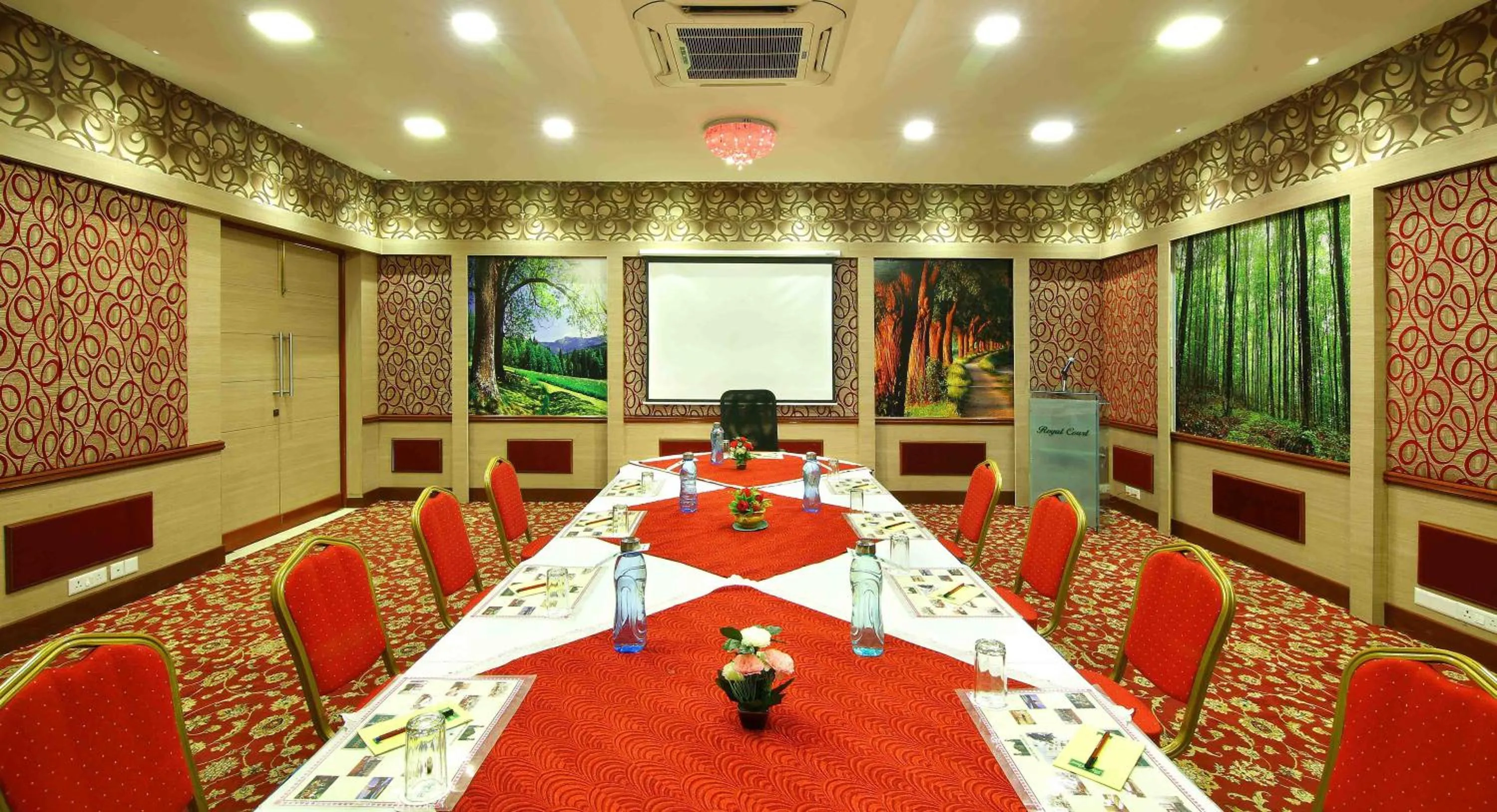 Meeting/conference room in Royal Court