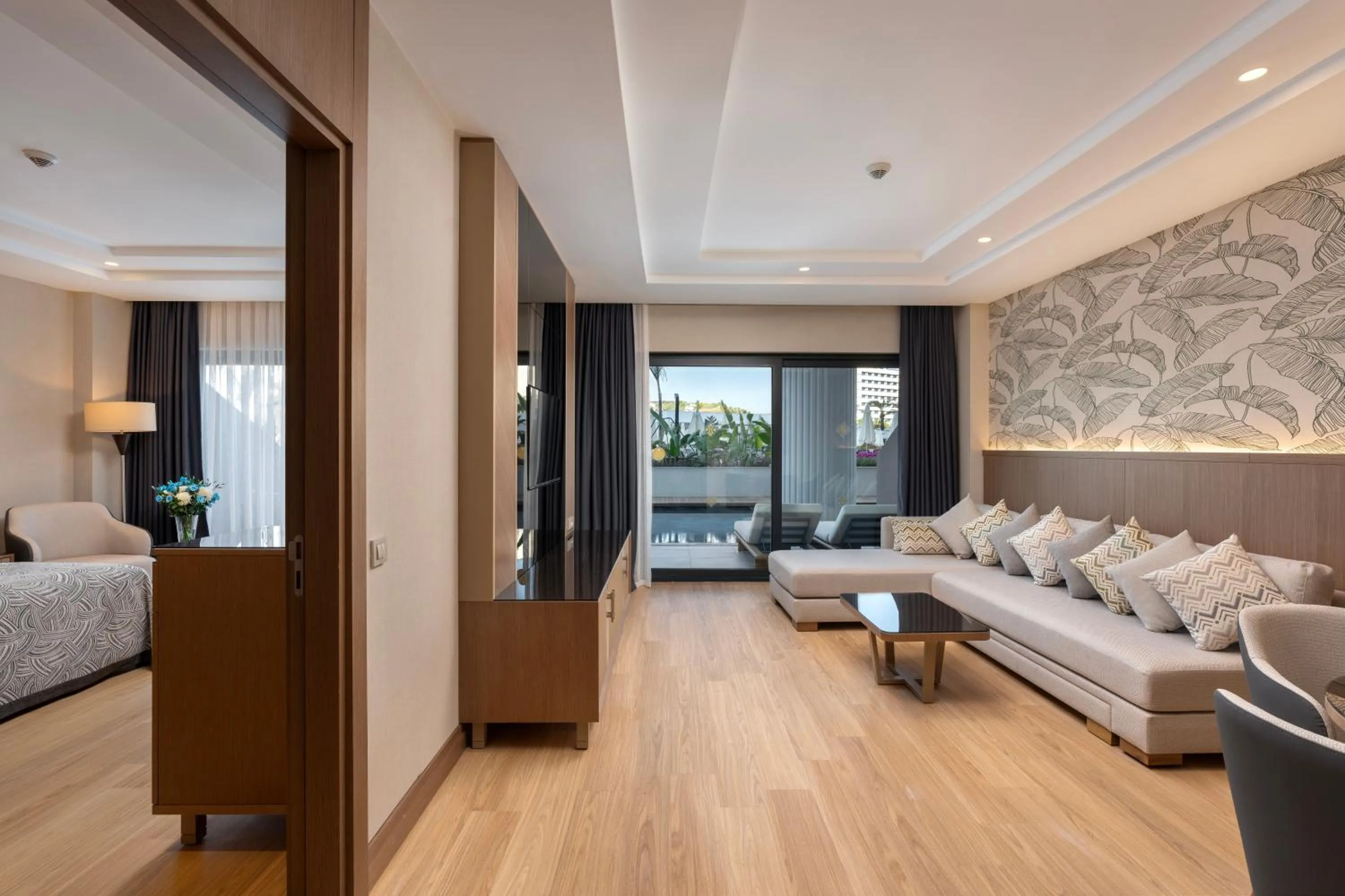 Living room in Miracle Resort Hotel