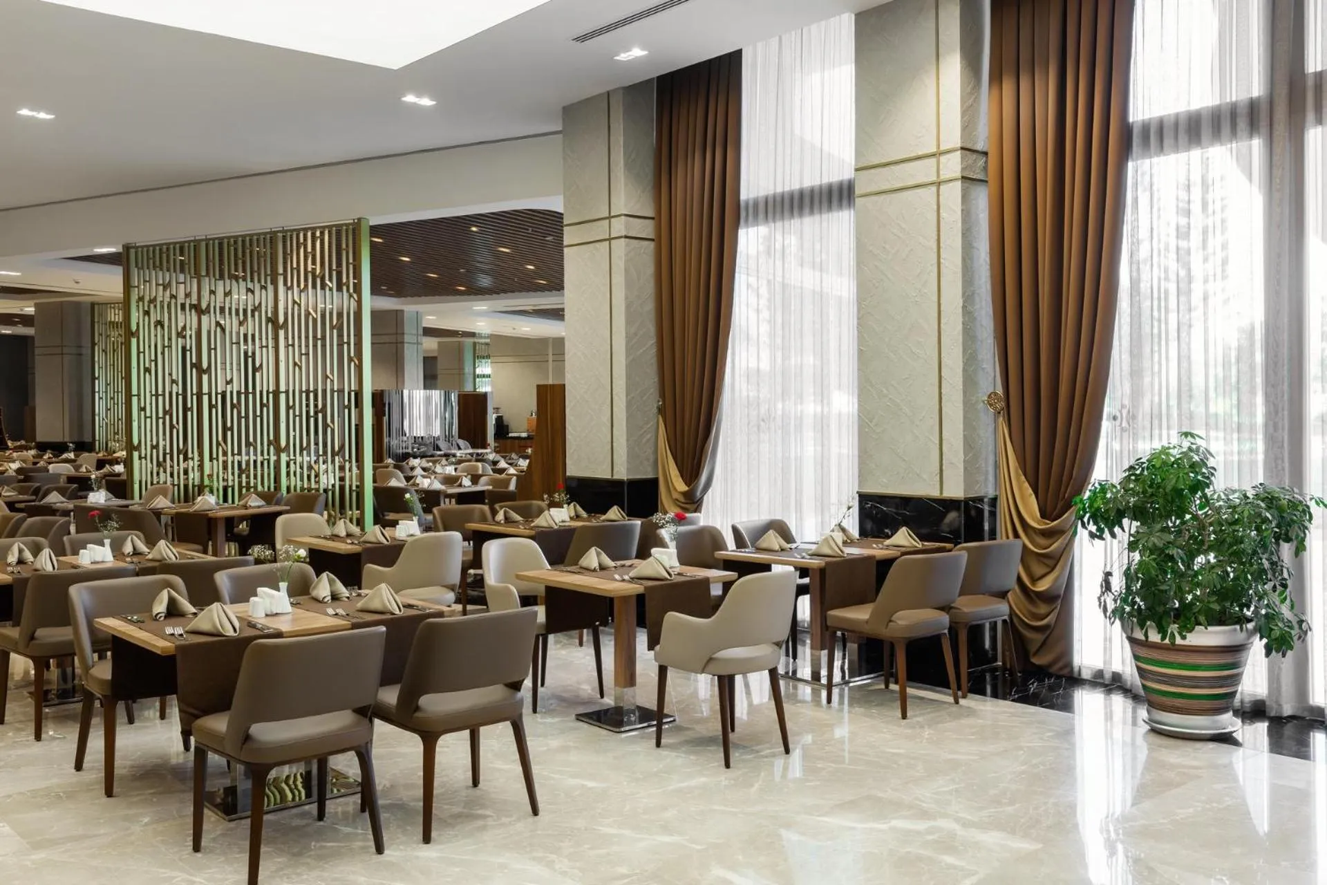 Restaurant/places to eat in Miracle Resort Hotel