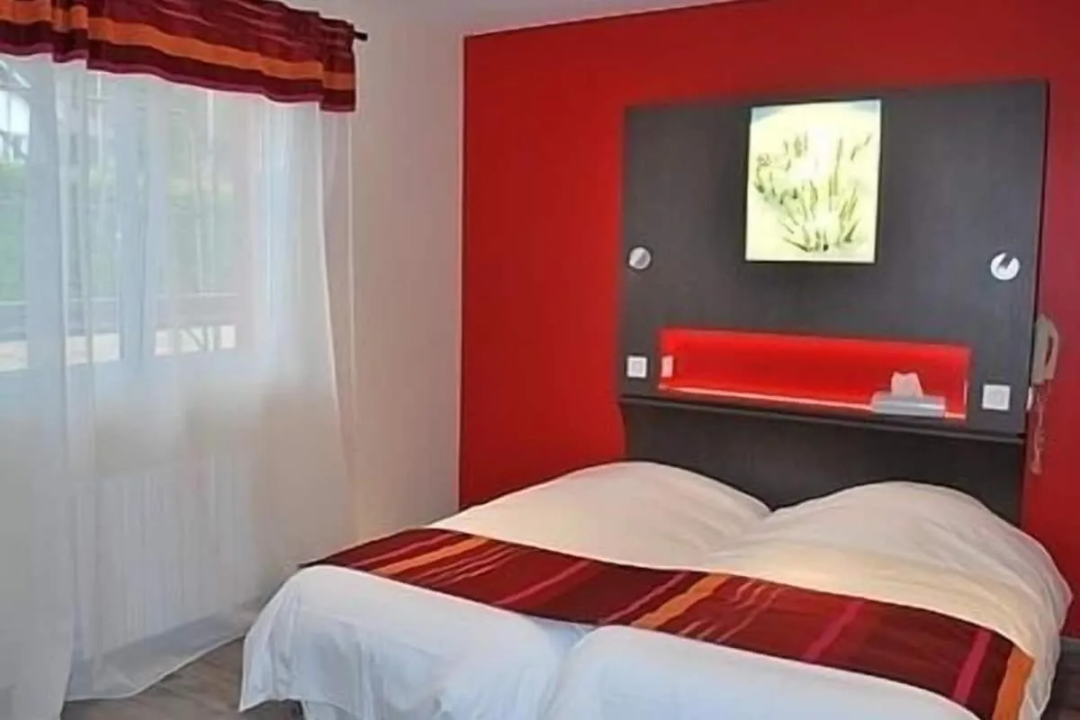 Bed in Logis Hôtel & Restaurant Les Perce-Neige