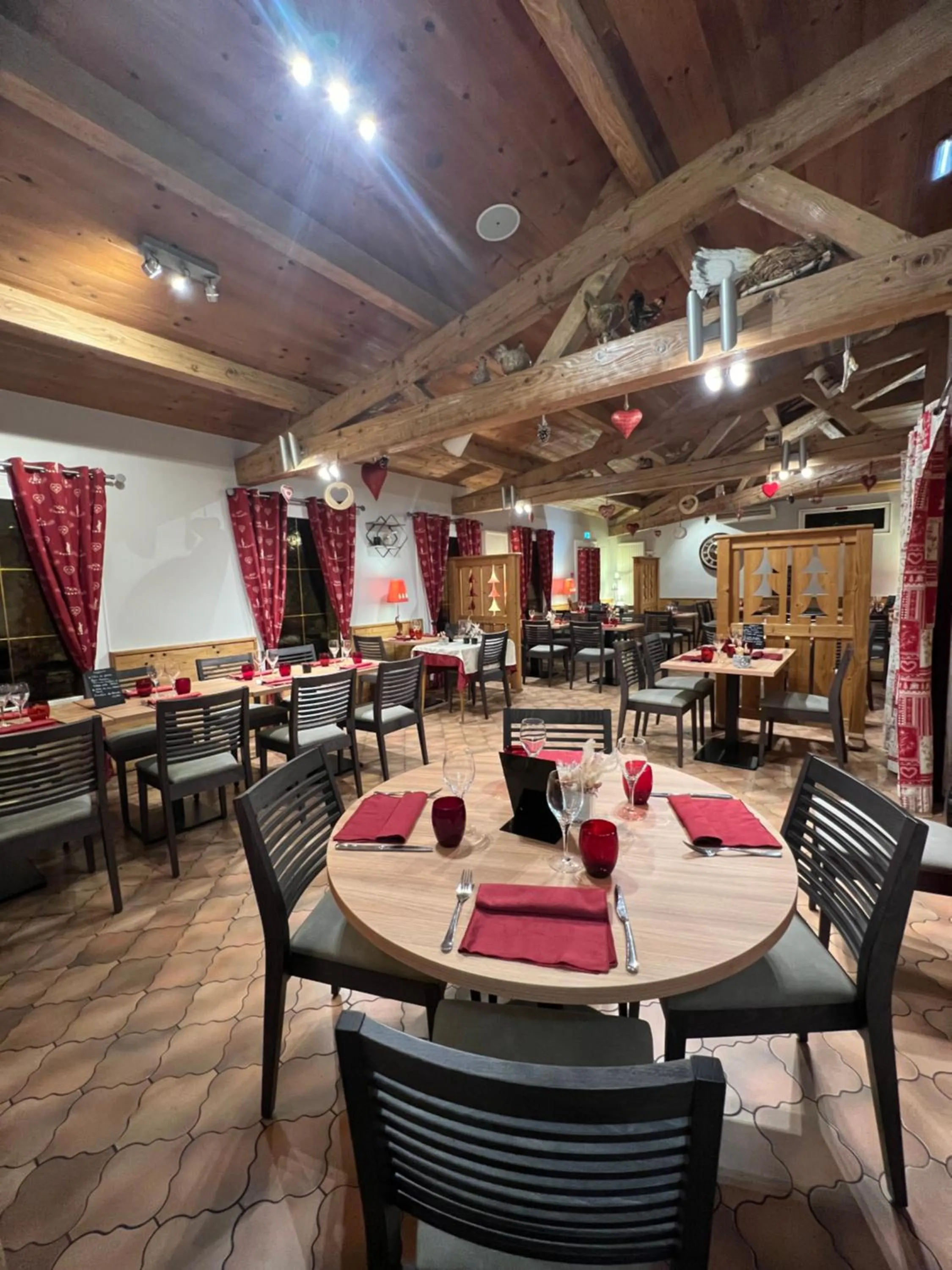 Logis Hôtel & Restaurant Les Perce-Neige