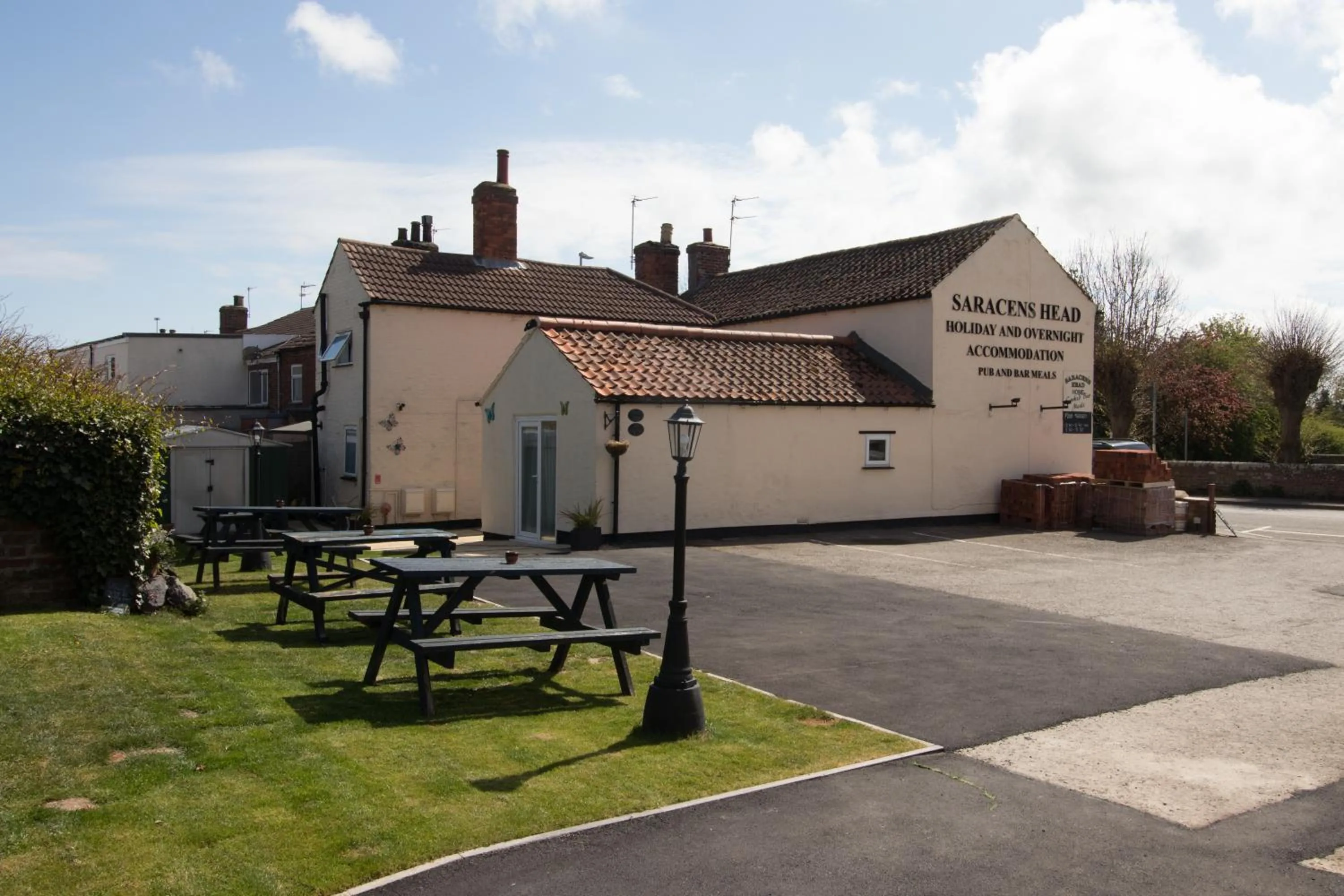 The cabin saracens head