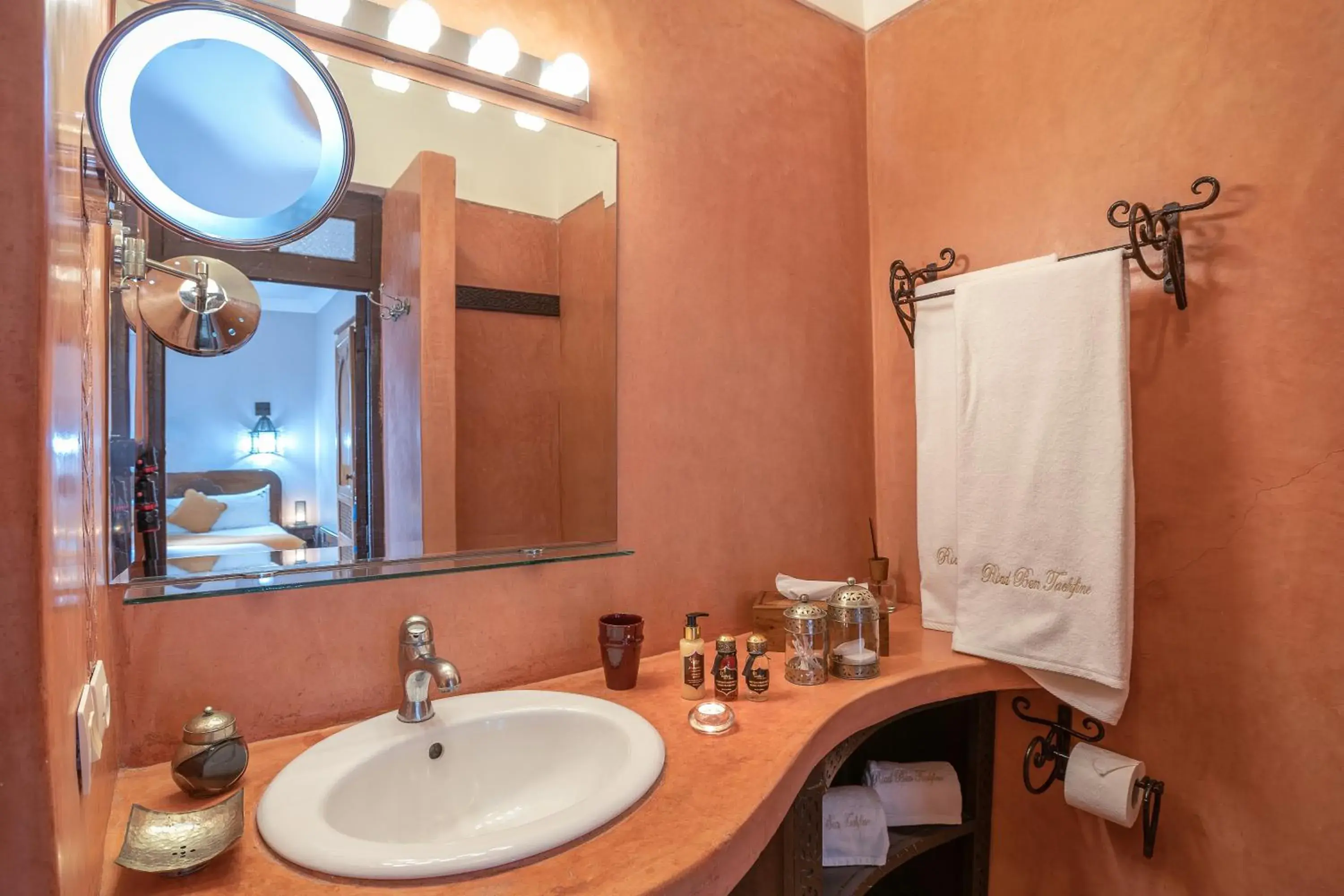 Jasmine Superior Double Room in Riad Ben Tachfine Jasmine Superior Double Room in Riad Ben Tachfine