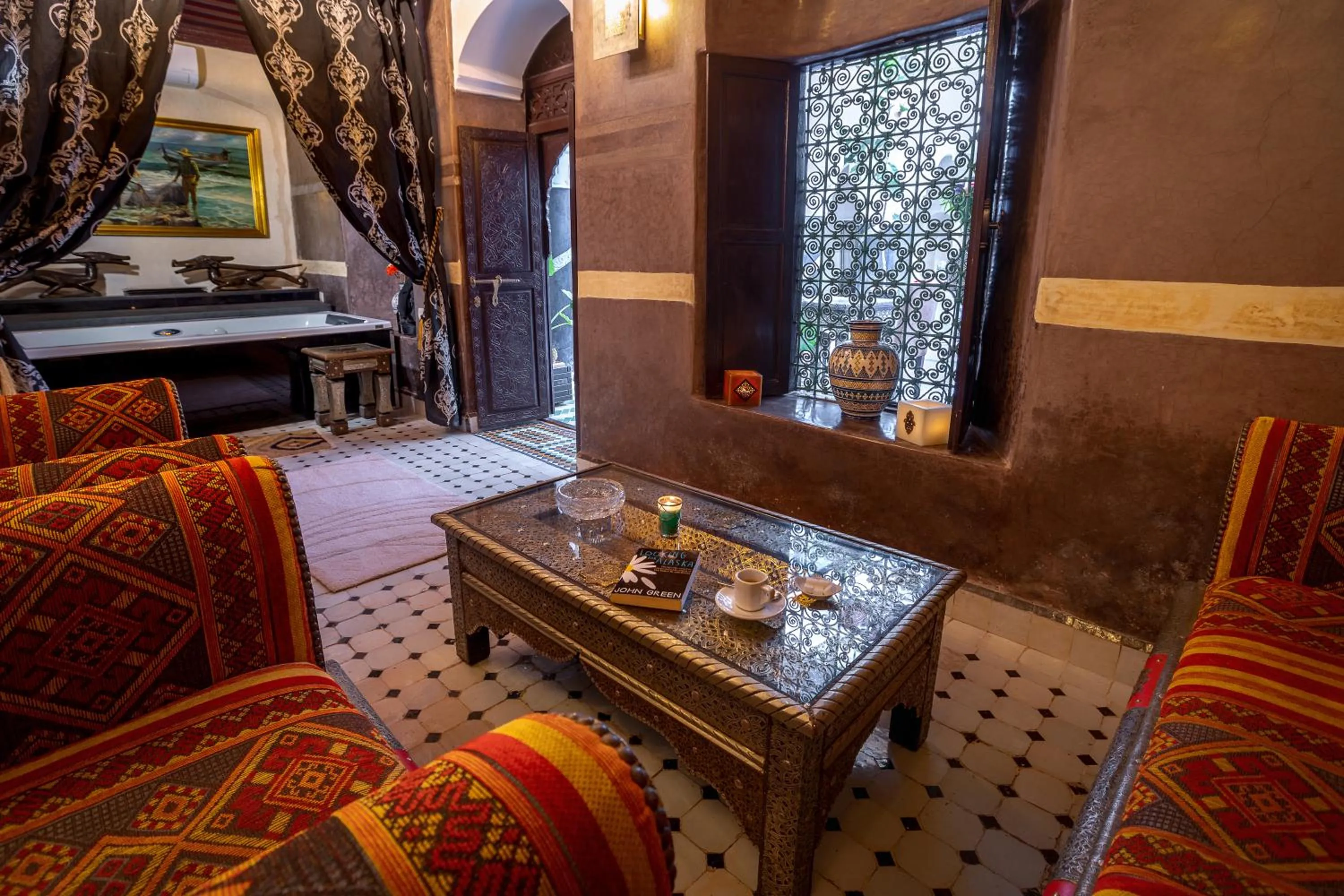 Communal lounge/ TV room in Riad Ben Tachfine