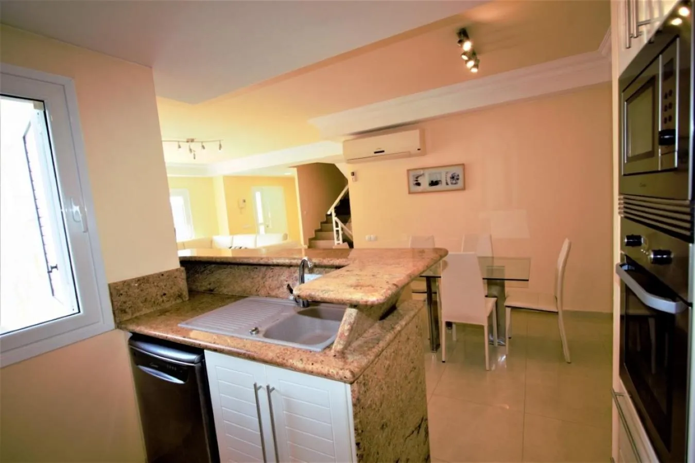 Kitchen or kitchenette in Villa Lovisi