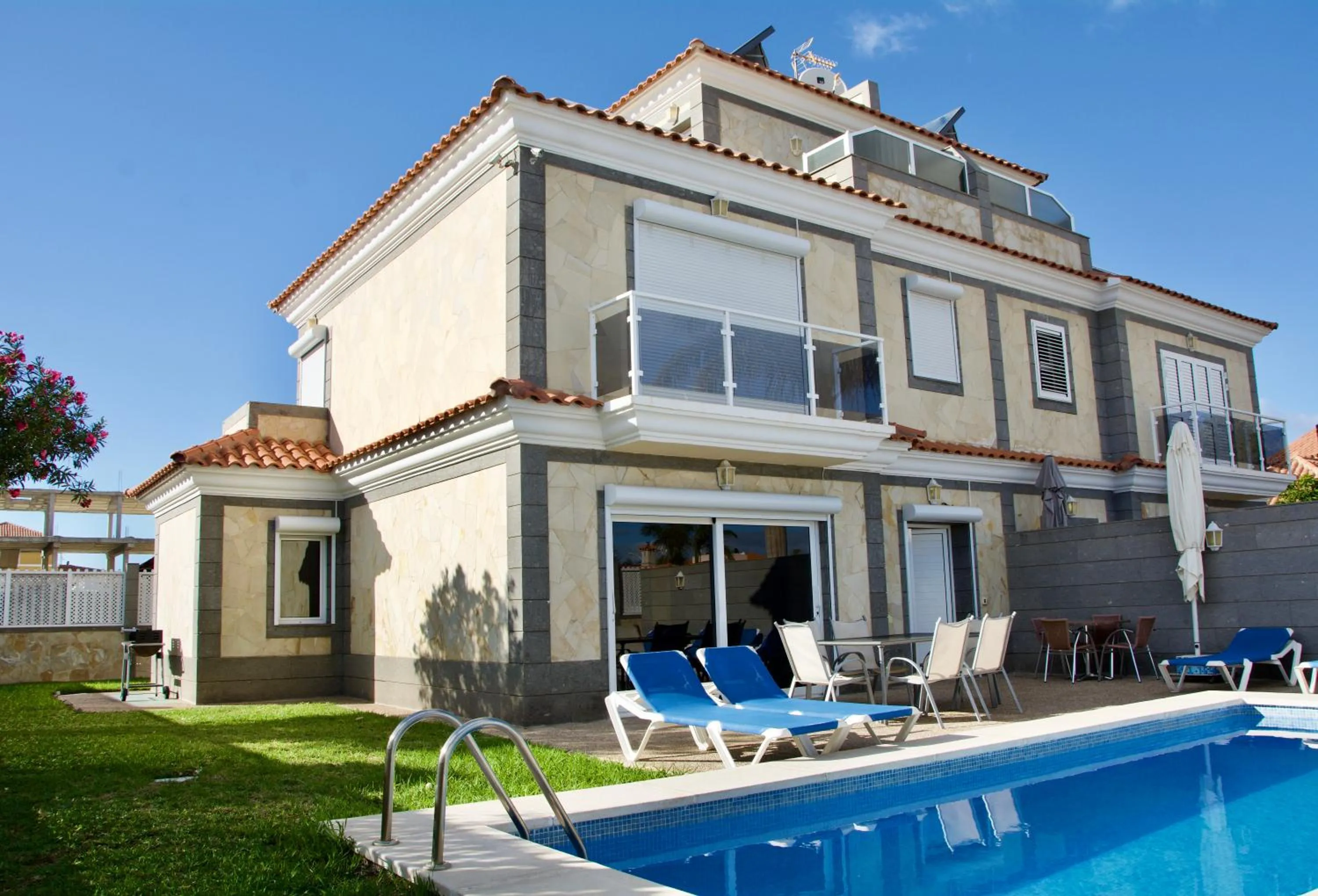 Facade/entrance in Villa Lovisi