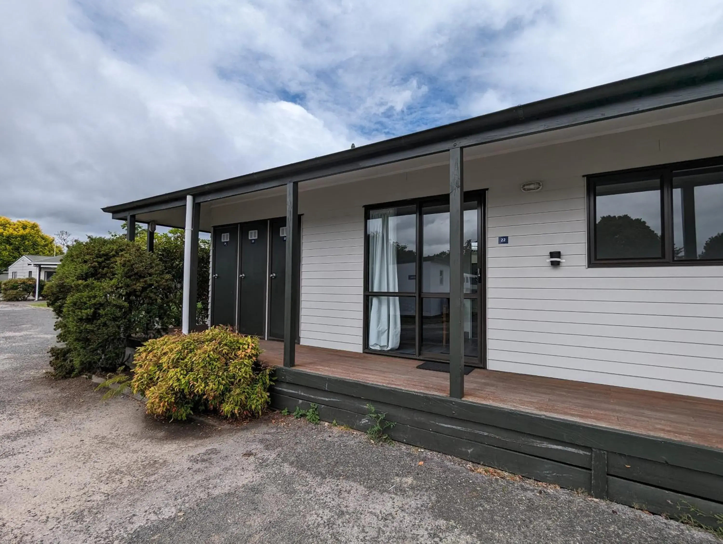 2 Bedroom Kitchen Cabin (Shared Bathroom) in Holdens Bay Holiday Park 2 Bedroom Kitchen Cabin (Shared Bathroom) in Holdens Bay Holiday Park
