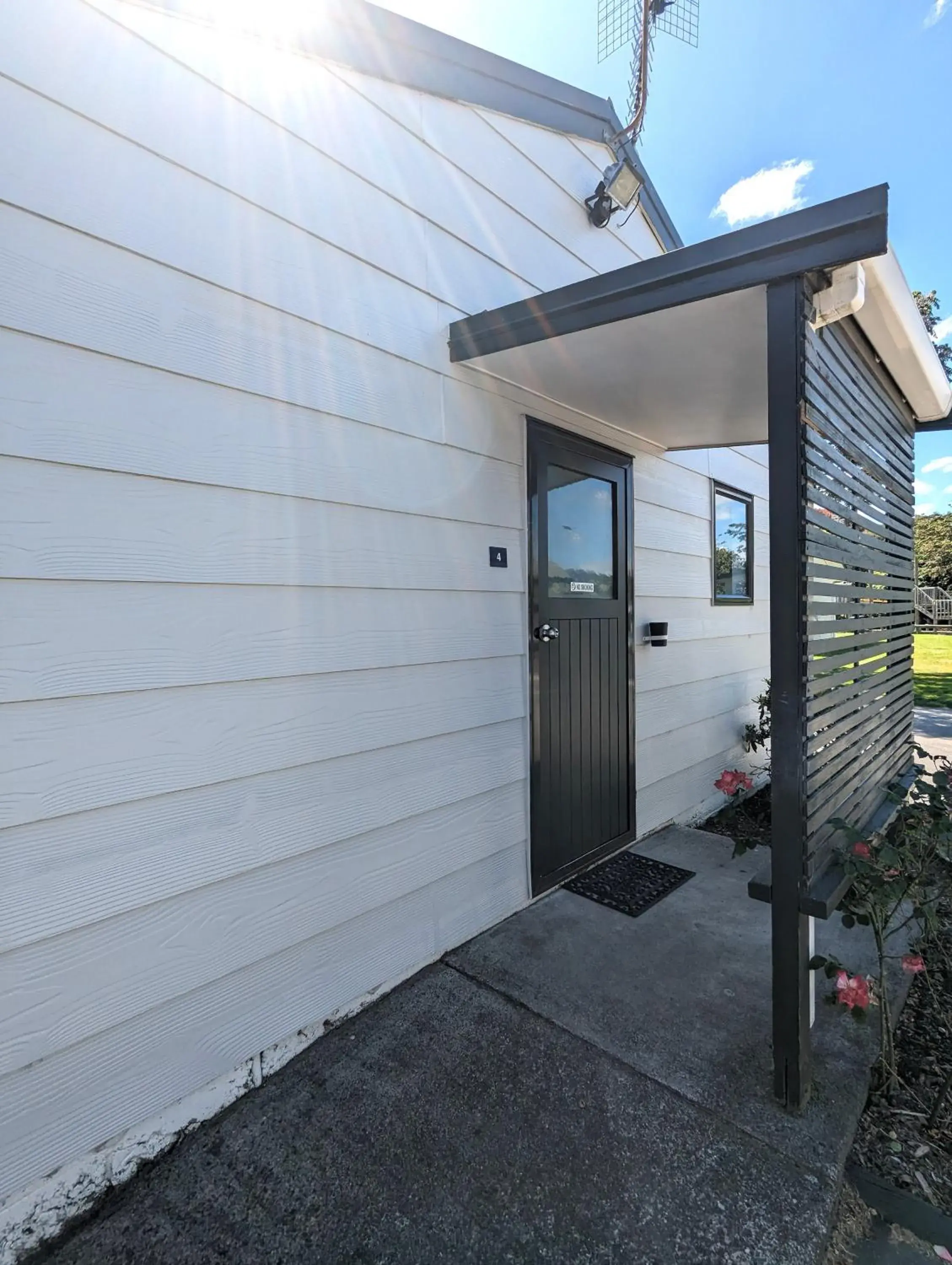 Large 1 Bedroom Ensuite Motel Style Unit in Holdens Bay Holiday Park Large 1 Bedroom Ensuite Motel Style Unit in Holdens Bay Holiday Park