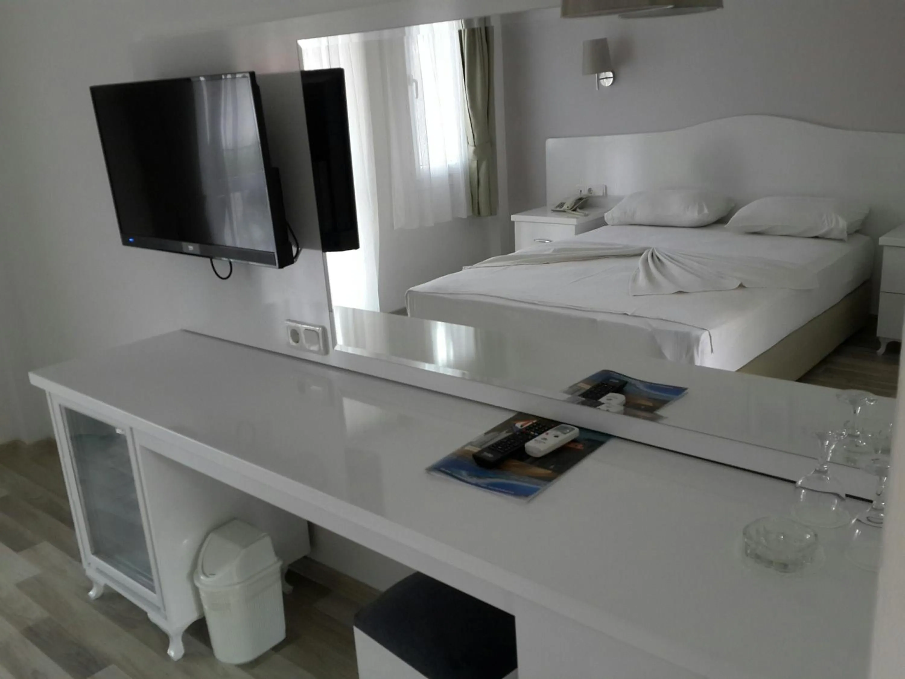 Photo of the whole room in Karbel Hotel