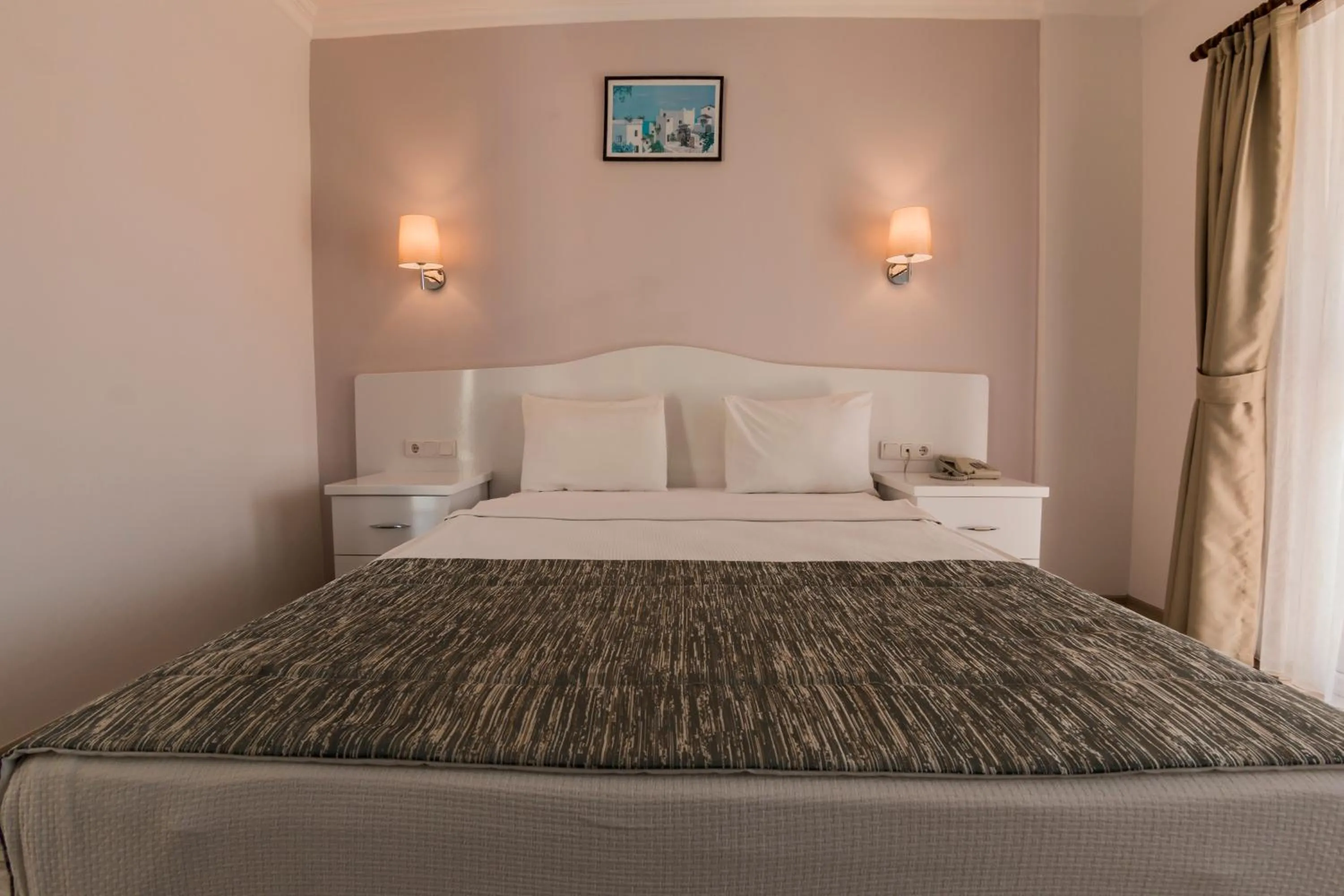 Photo of the whole room in Karbel Hotel