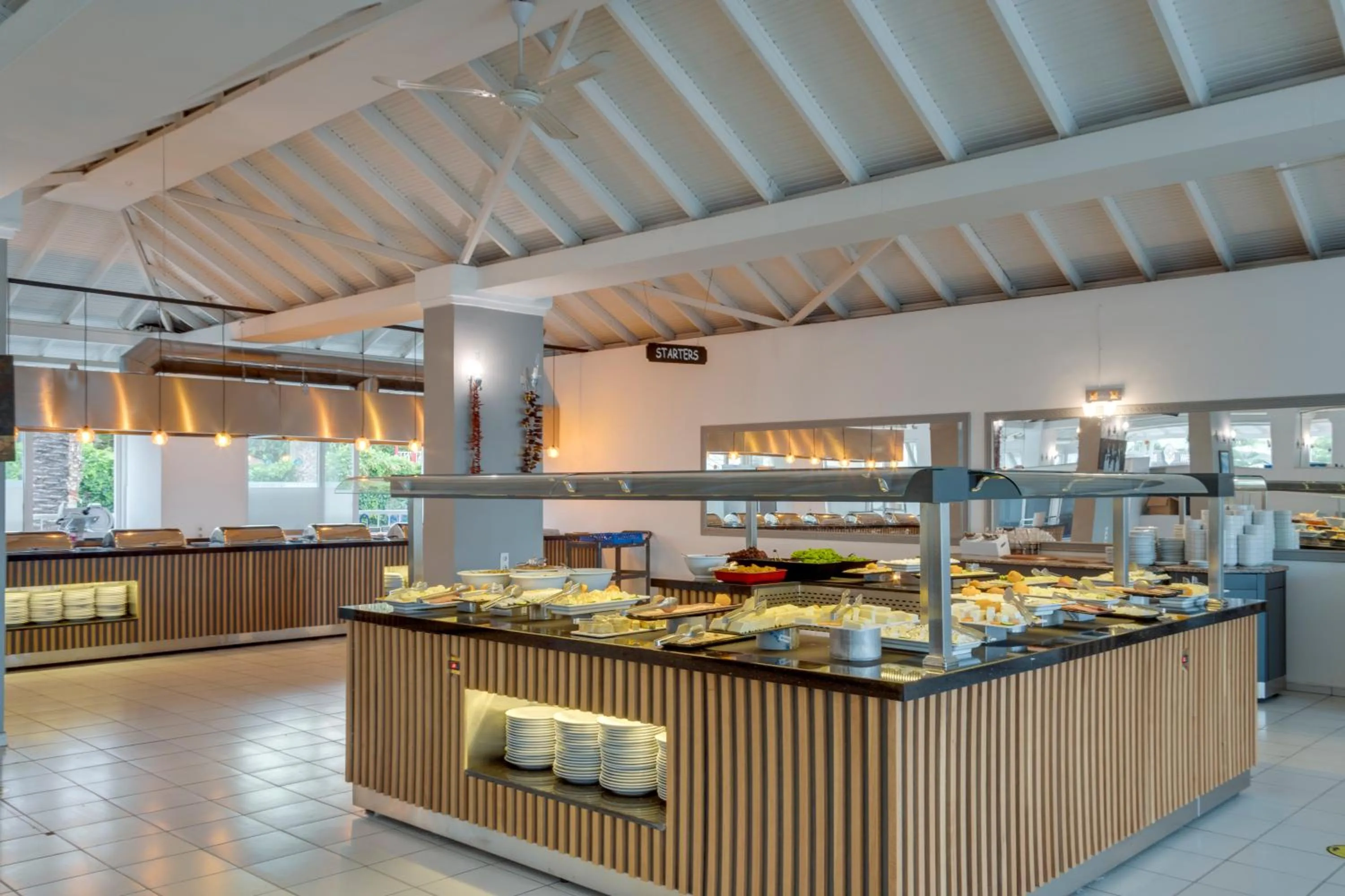 Restaurant/places to eat in Karbel Hotel