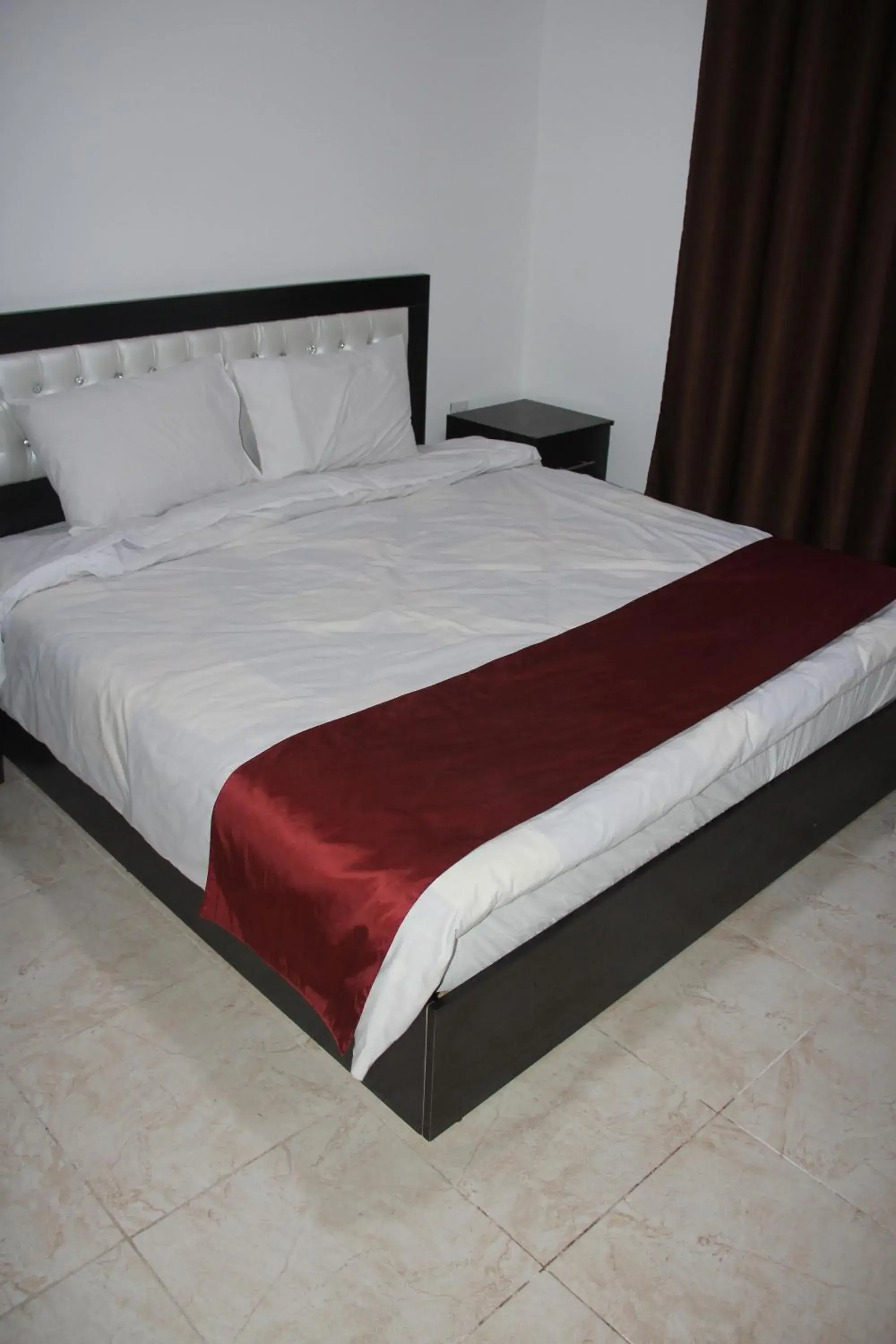 Budget Double Room in Weekend Hotel Budget Double Room in Weekend Hotel