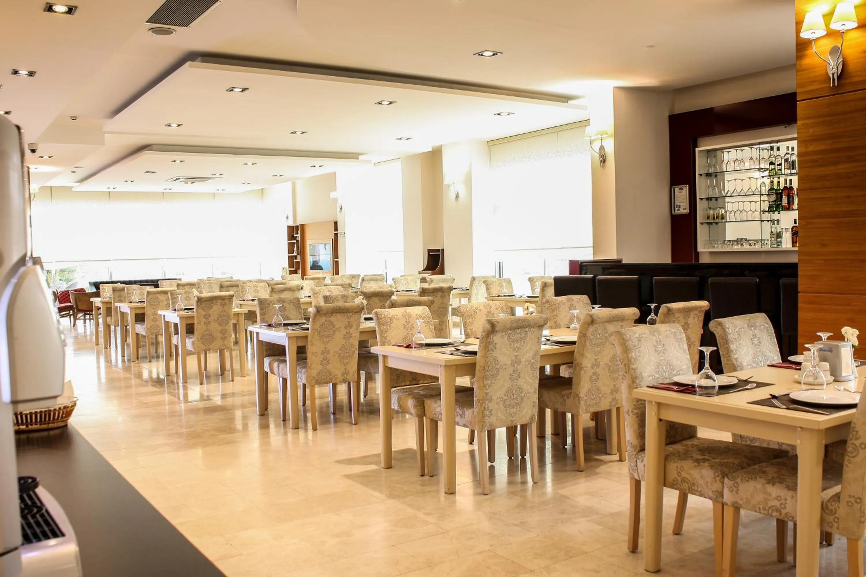 Restaurant/places to eat in Tuna Hotel