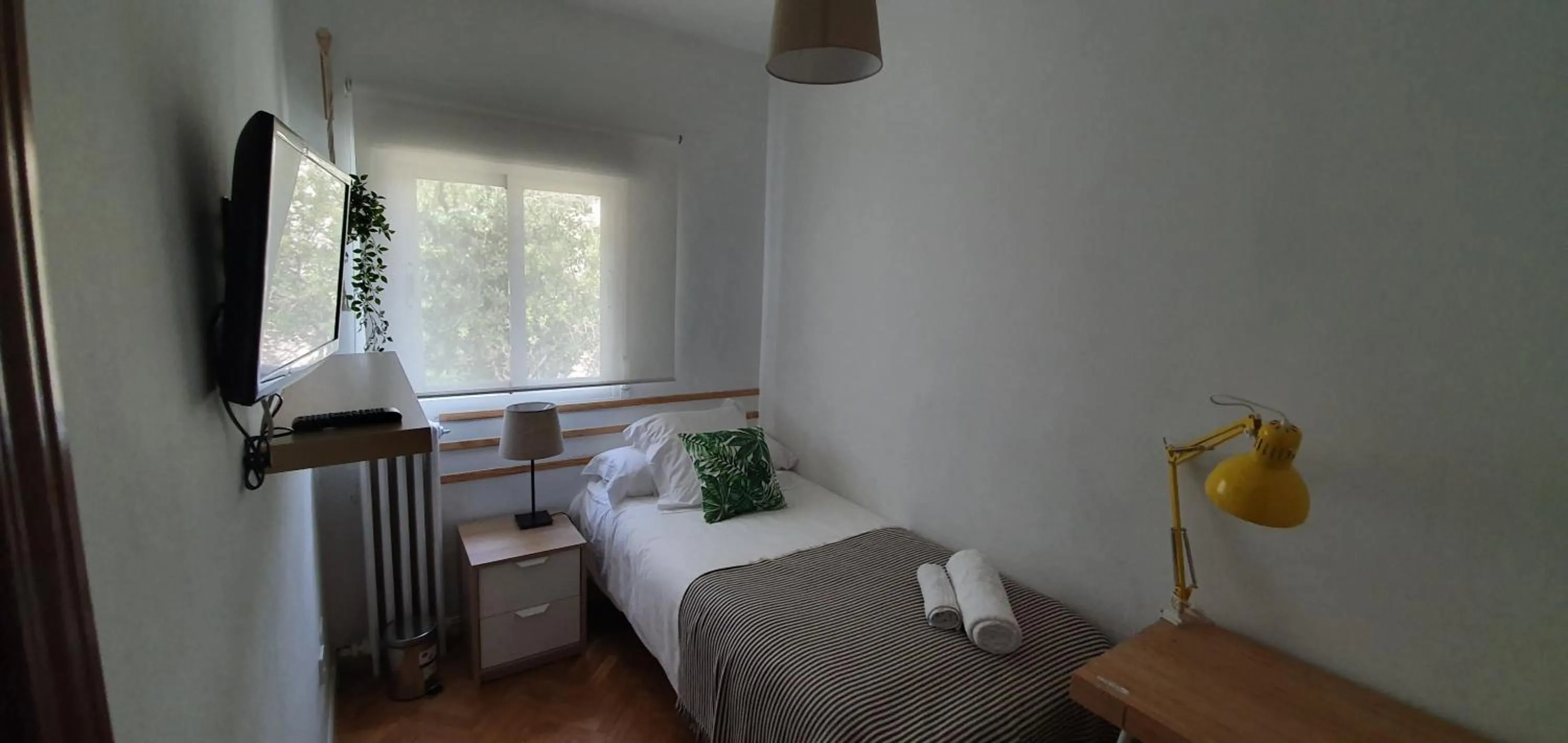 Photo of the whole room, Bed in Real Beds Madrid